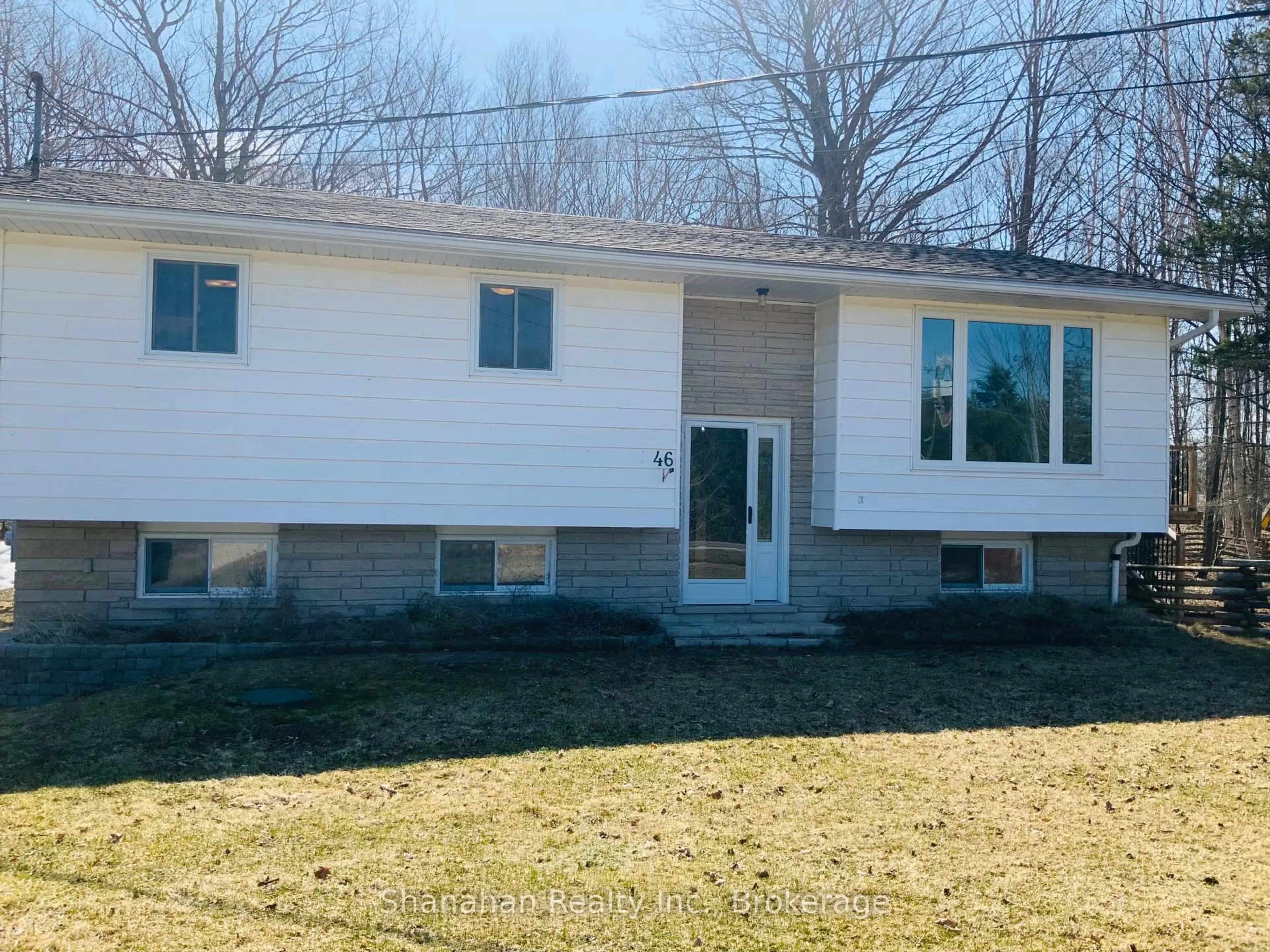 Home with vinyl exterior material, street for 46 Maple Golf Cres, Northern Bruce Peninsula Ontario N0H 2R0