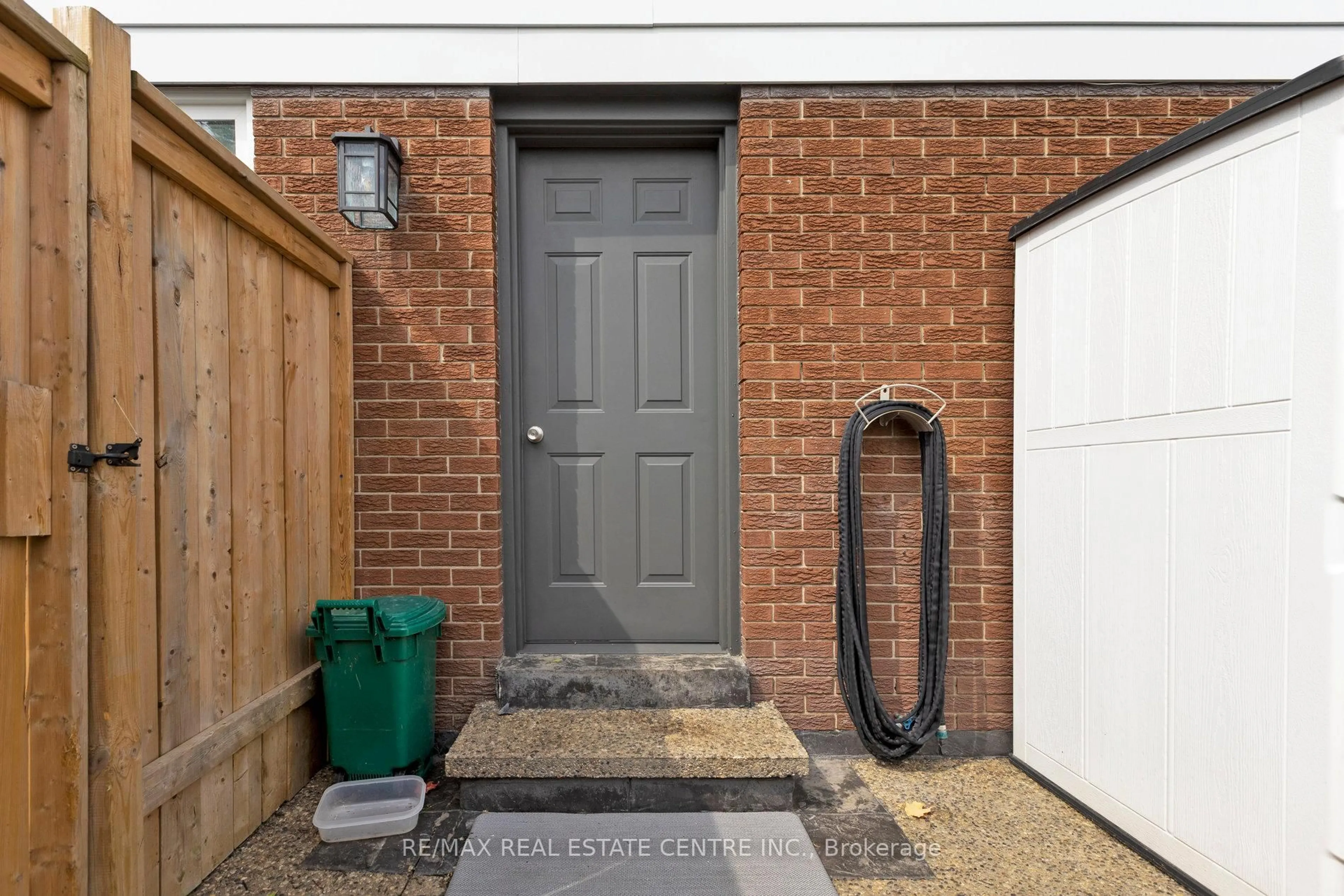 Unknown for 122 Mooregate Cres, Kitchener Ontario N2M 2G1