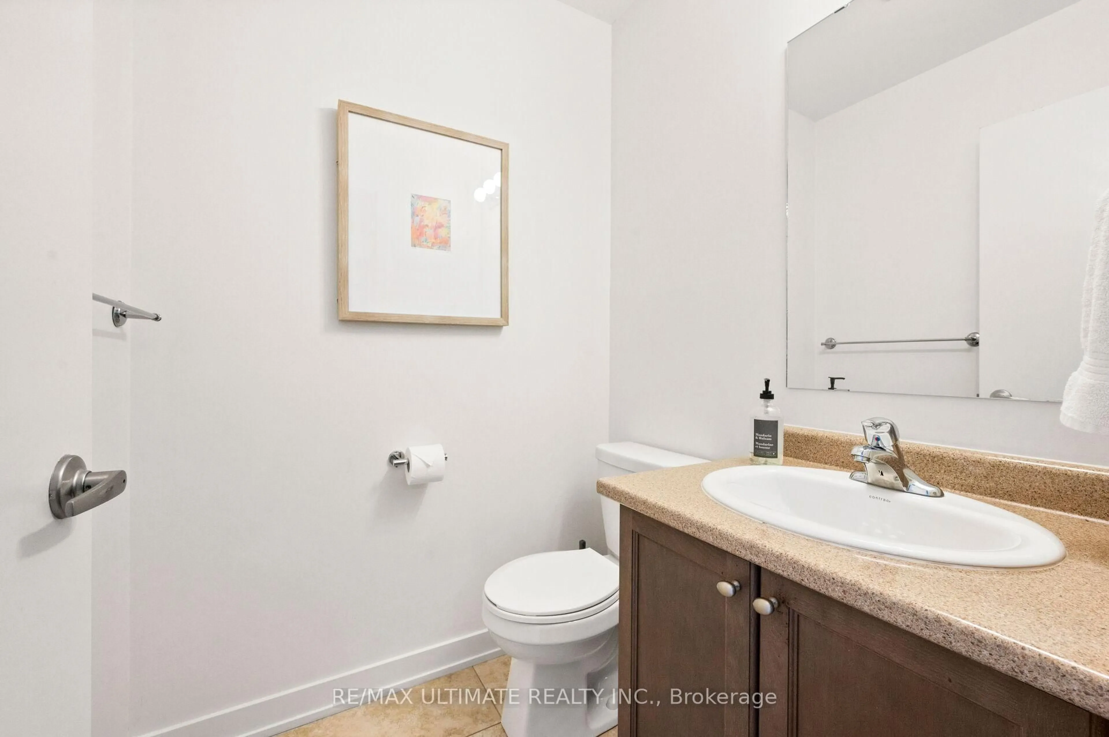 Standard bathroom, unknown for 590 North Service Rd #79, Hamilton Ontario L8E 0K5