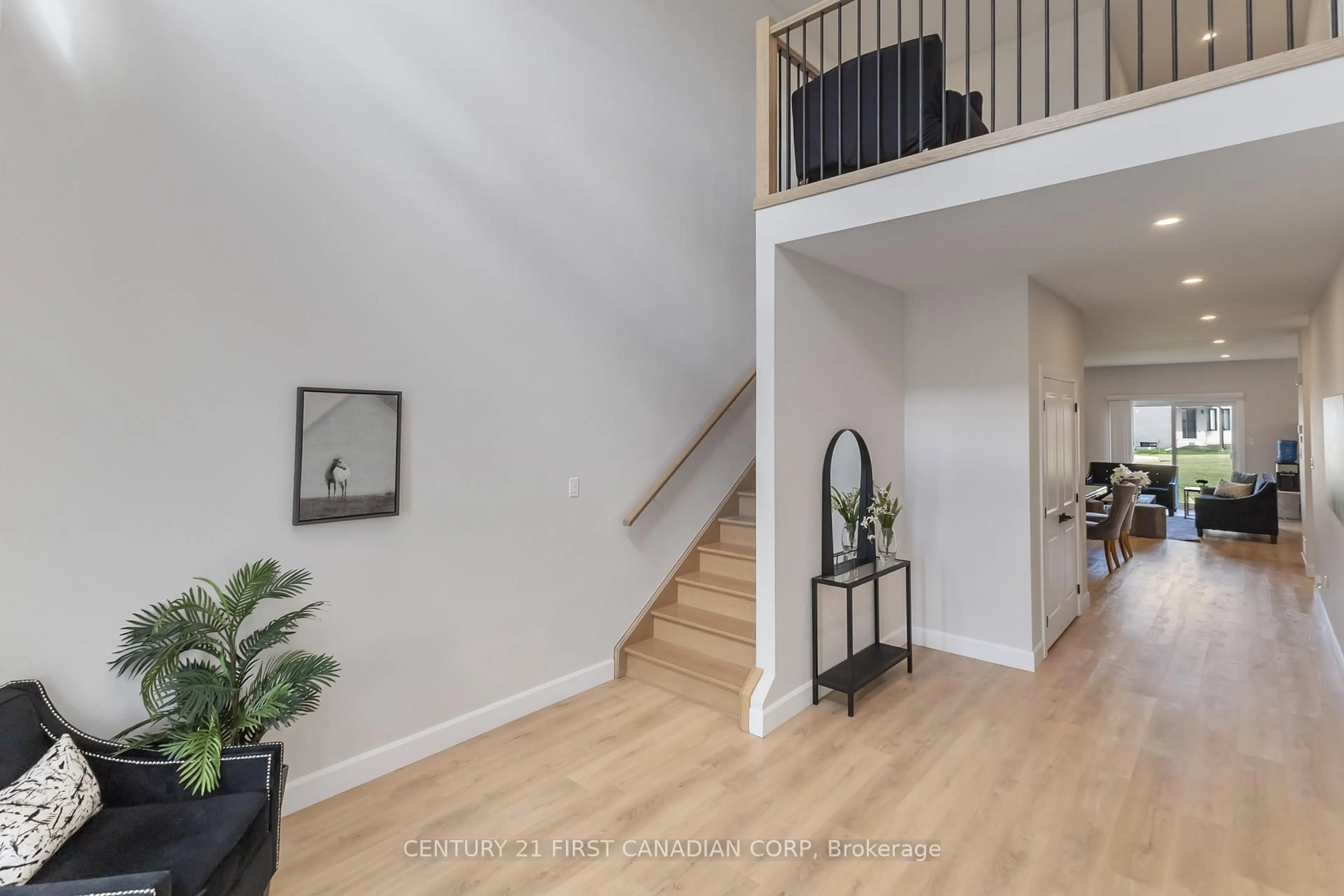 Indoor entryway for 6707 Royal Magnolia Ave, London South Ontario N6P 1H5