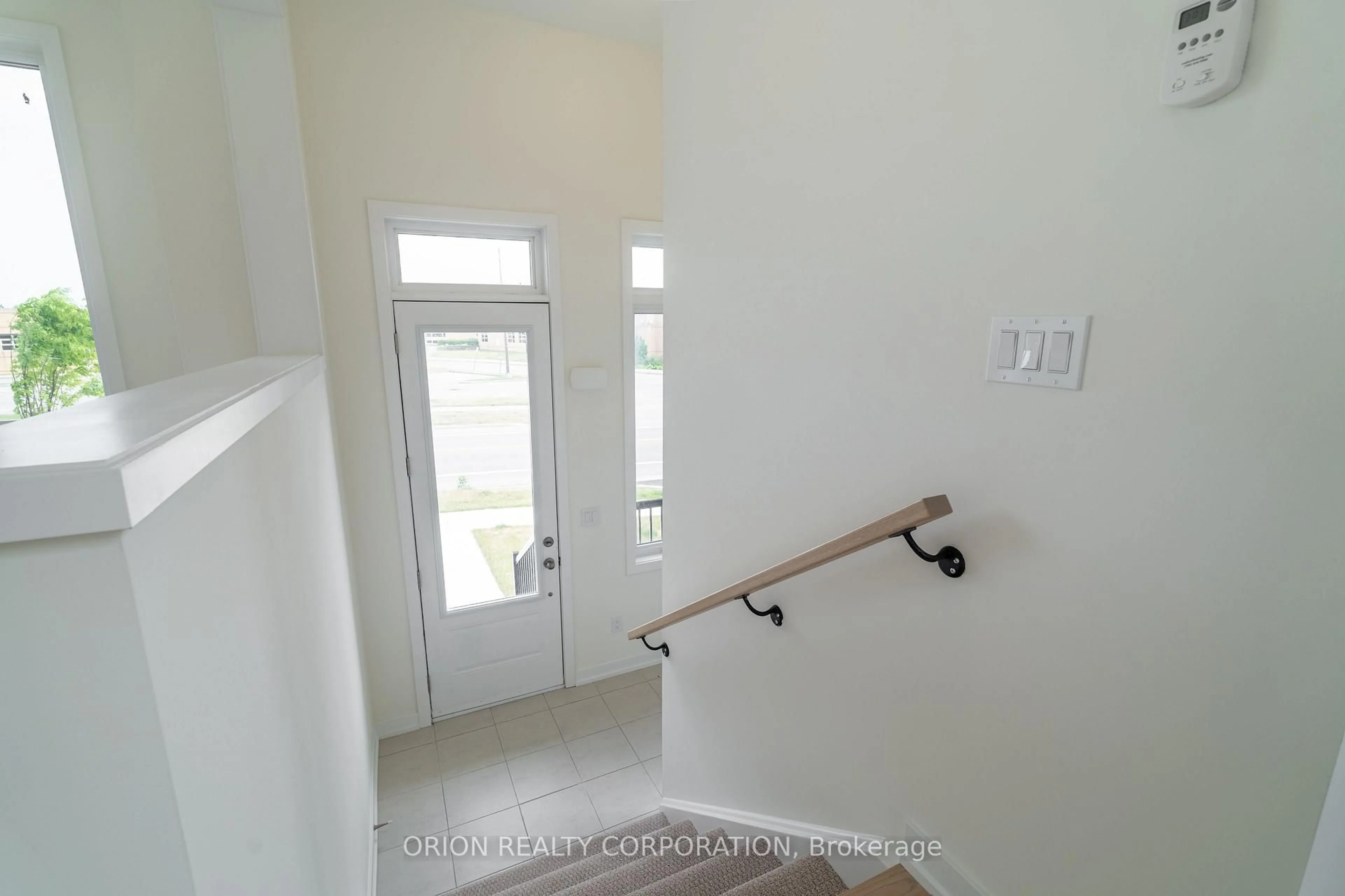 Indoor entryway for 160 Densmore Rd #19, Cobourg Ontario K9A 4J9