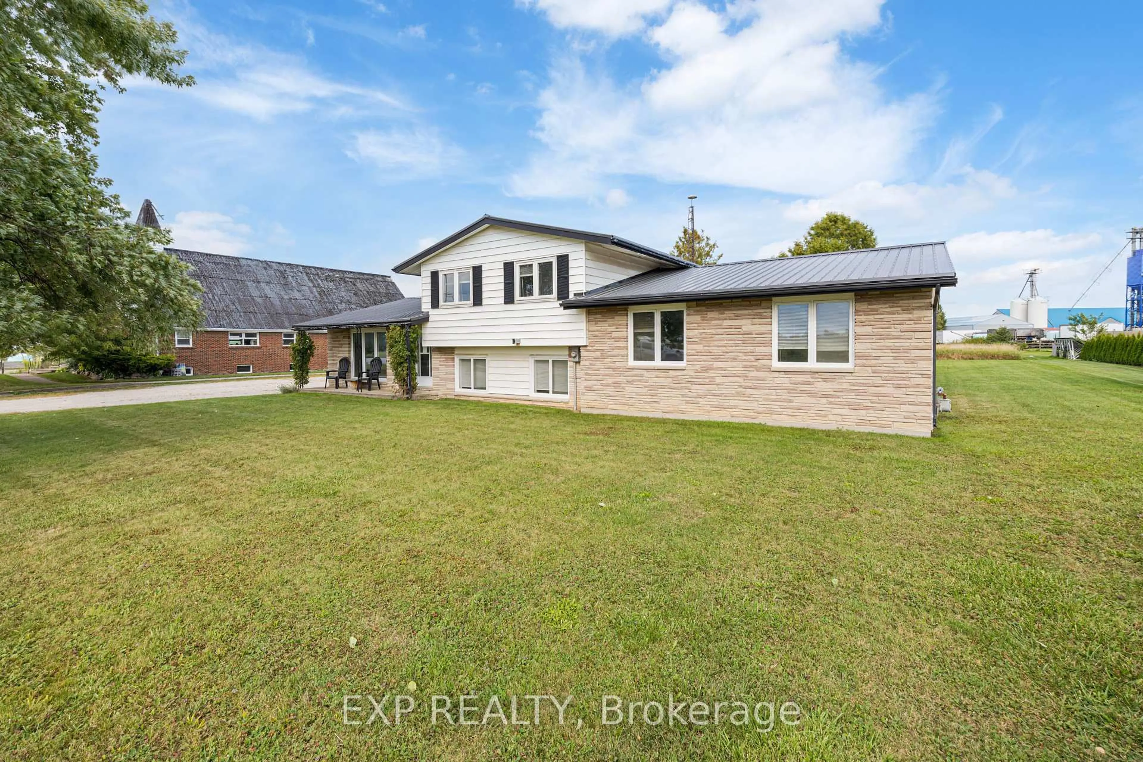 A pic from outside/outdoor area/front of a property/back of a property/a pic from drone, building for 7884 RAWLINGS Rd, Lambton Shores Ontario N0N 1J0