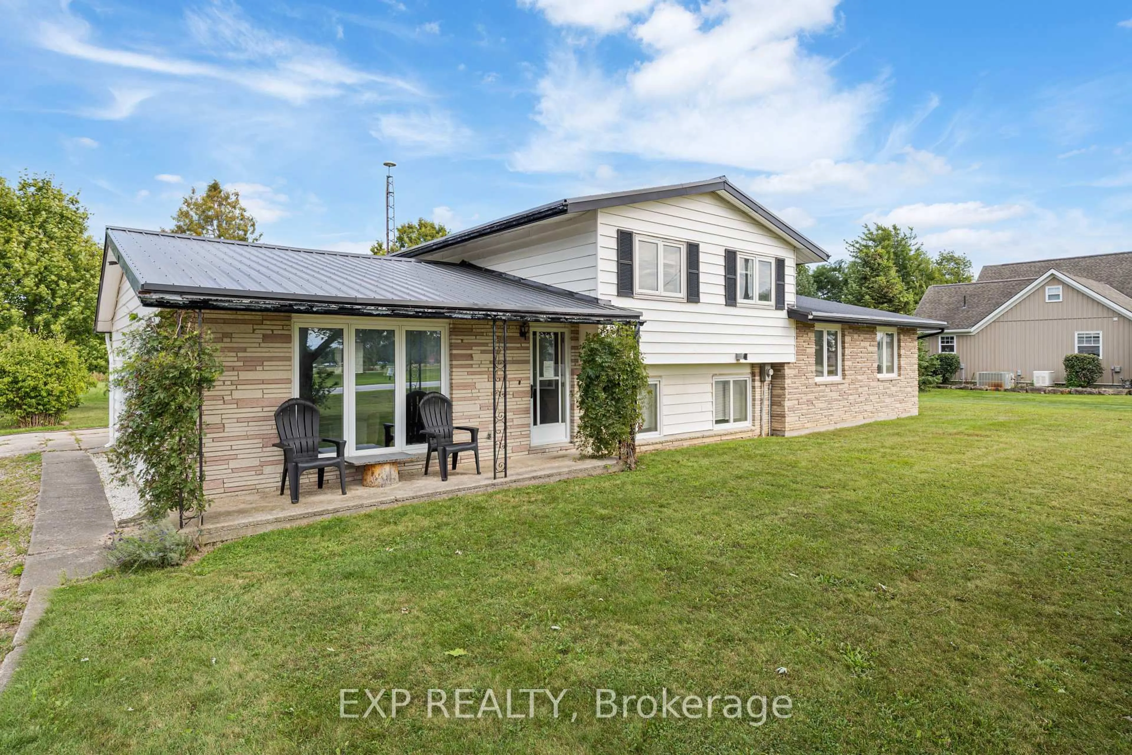 A pic from outside/outdoor area/front of a property/back of a property/a pic from drone, building for 7884 RAWLINGS Rd, Lambton Shores Ontario N0N 1J0