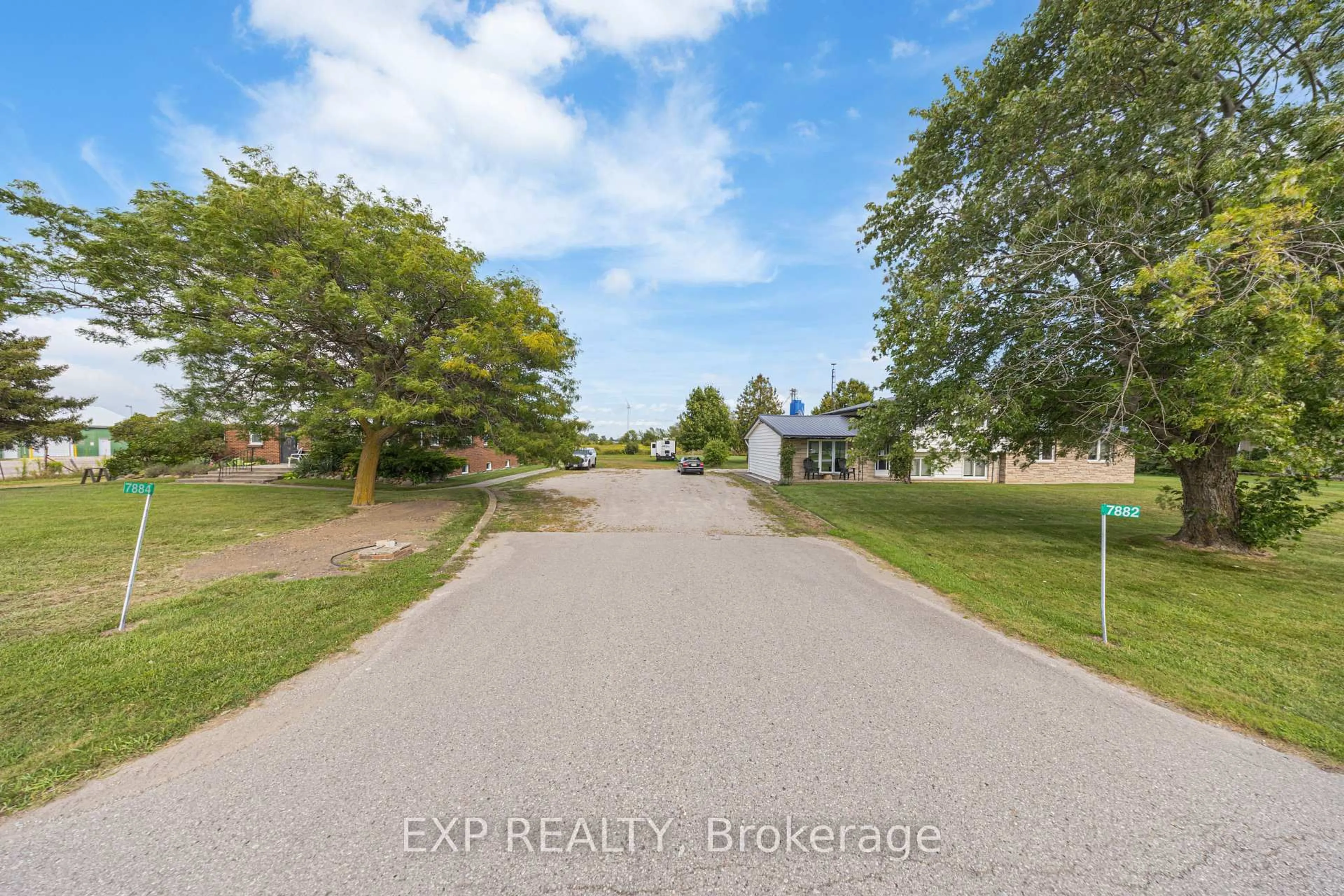 A pic from outside/outdoor area/front of a property/back of a property/a pic from drone, street for 7884 RAWLINGS Rd, Lambton Shores Ontario N0N 1J0