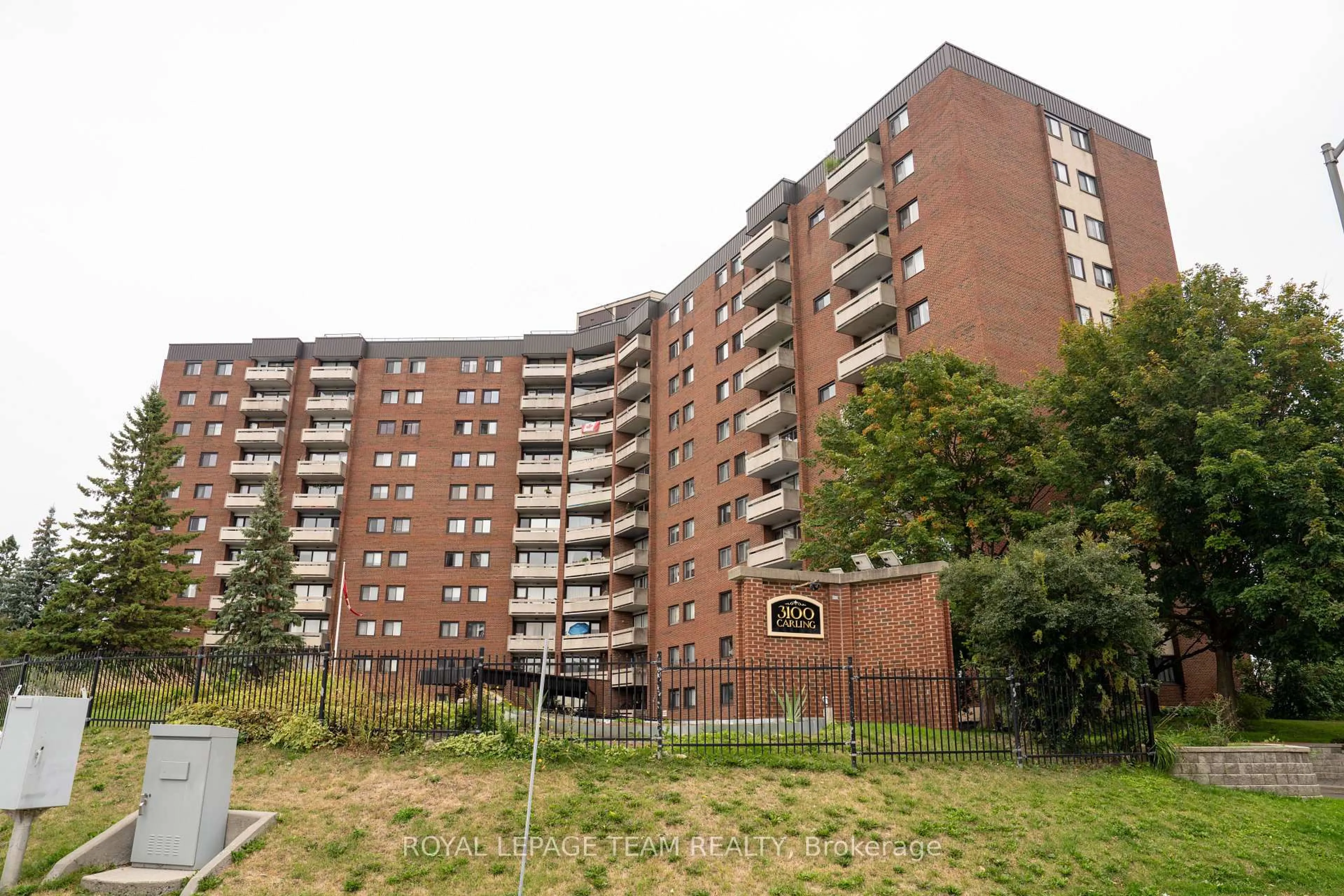 Patio, building for 3100 Carling Ave #118, Ottawa Ontario K2B 6J6