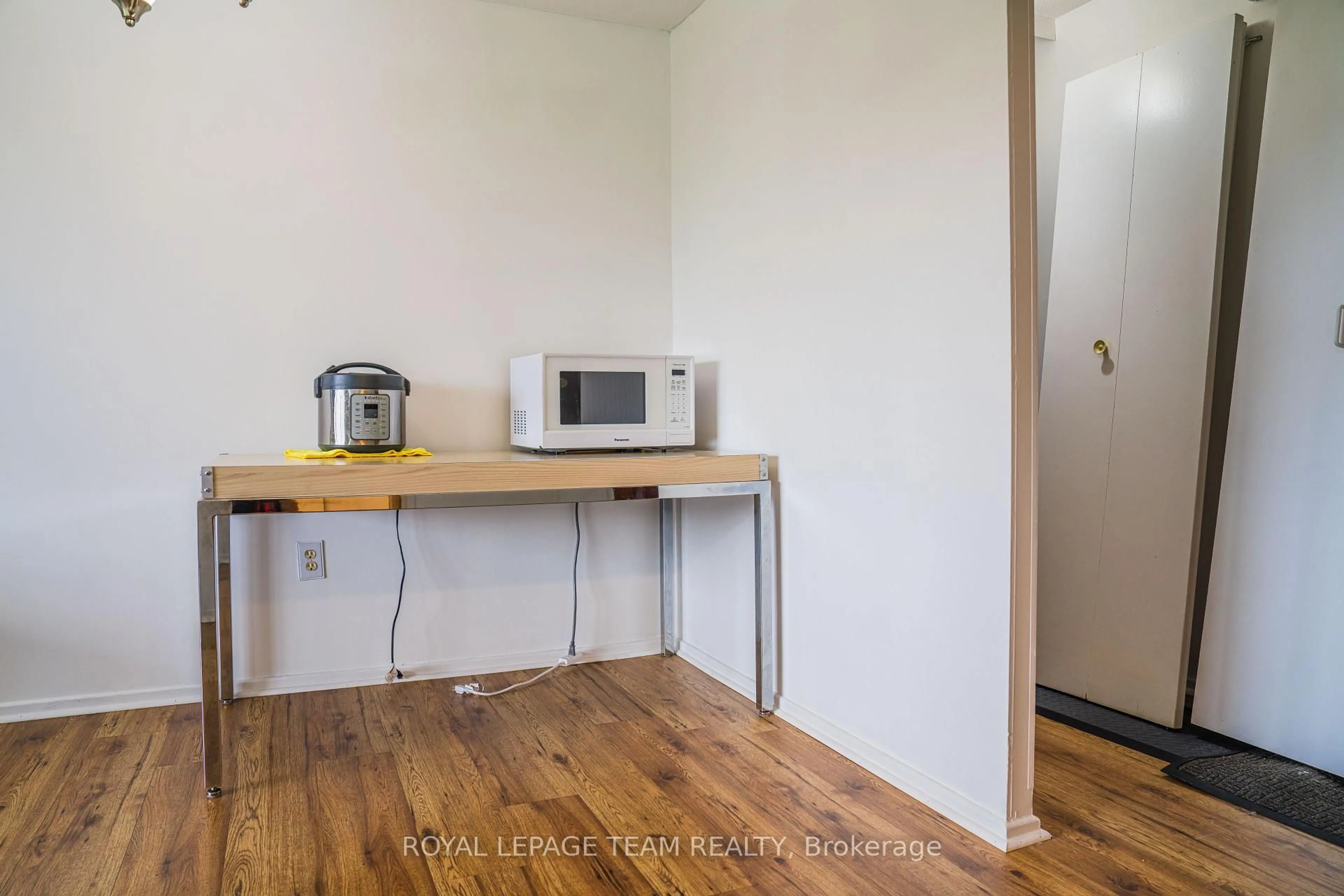 Unknown for 3100 Carling Ave #118, Ottawa Ontario K2B 6J6