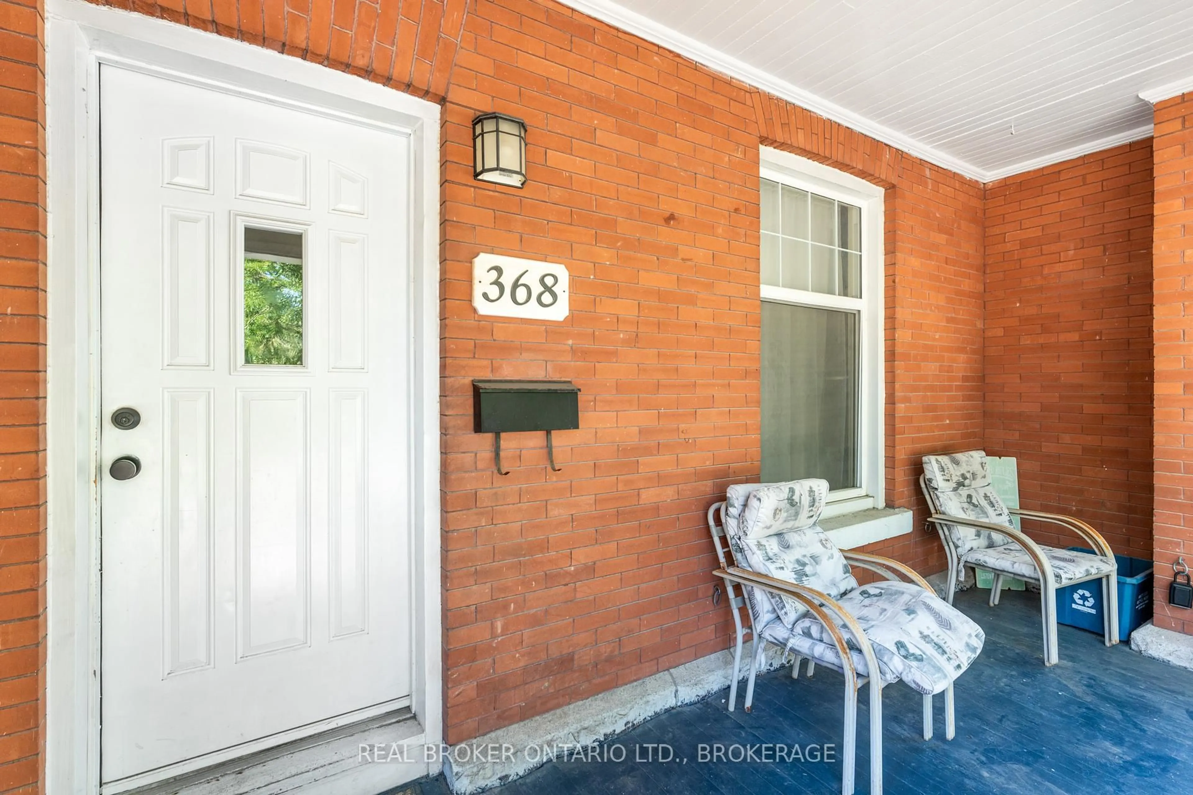 Indoor entryway for 368 Albert St, Kingston Ontario K7L 3W2