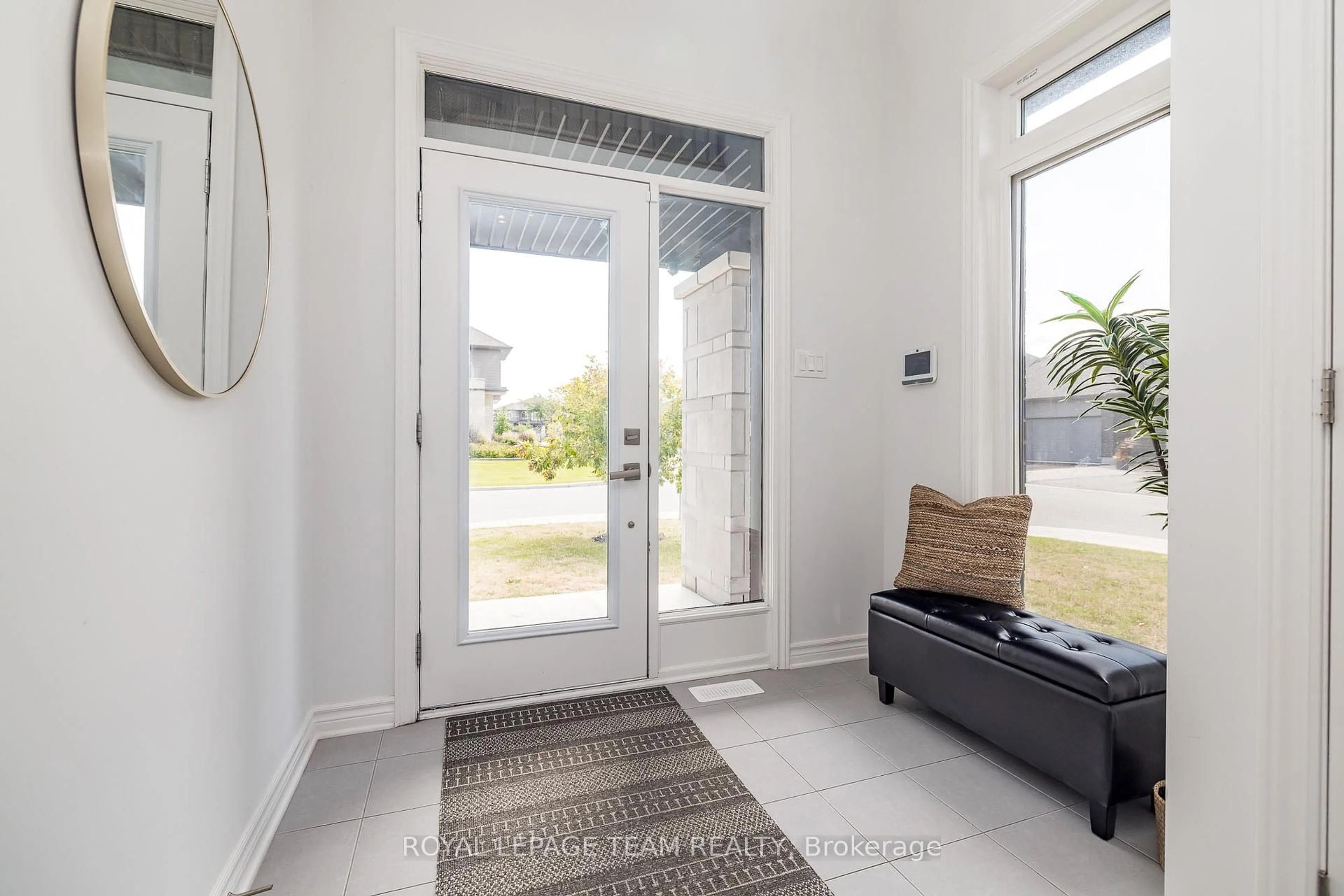 Indoor entryway for 636 MISTWELL Lane, Ottawa Ontario K4M 1B2