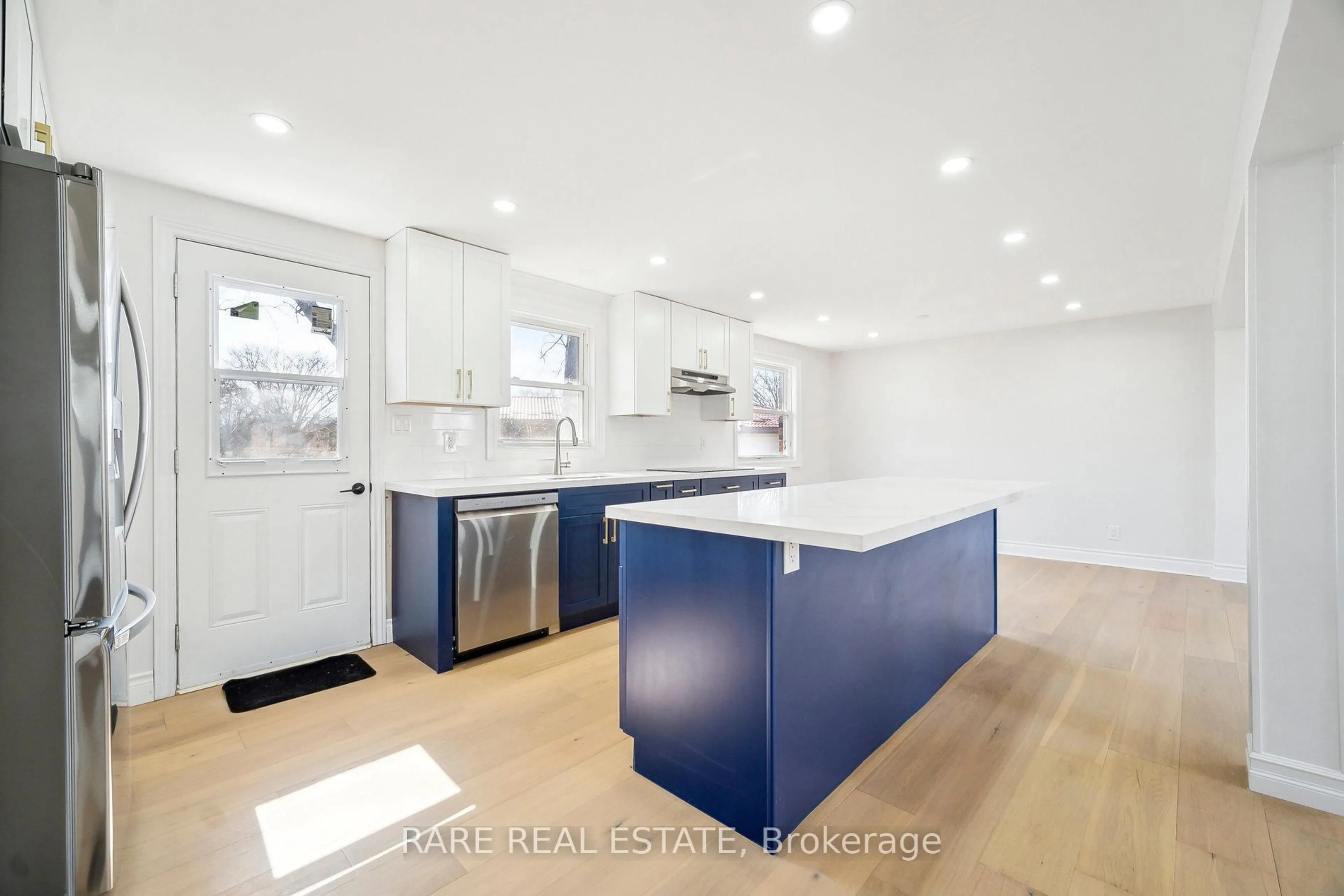 Open concept kitchen, unknown for 314 Laughton Cres, Strathroy-Caradoc Ontario N7G 1H7