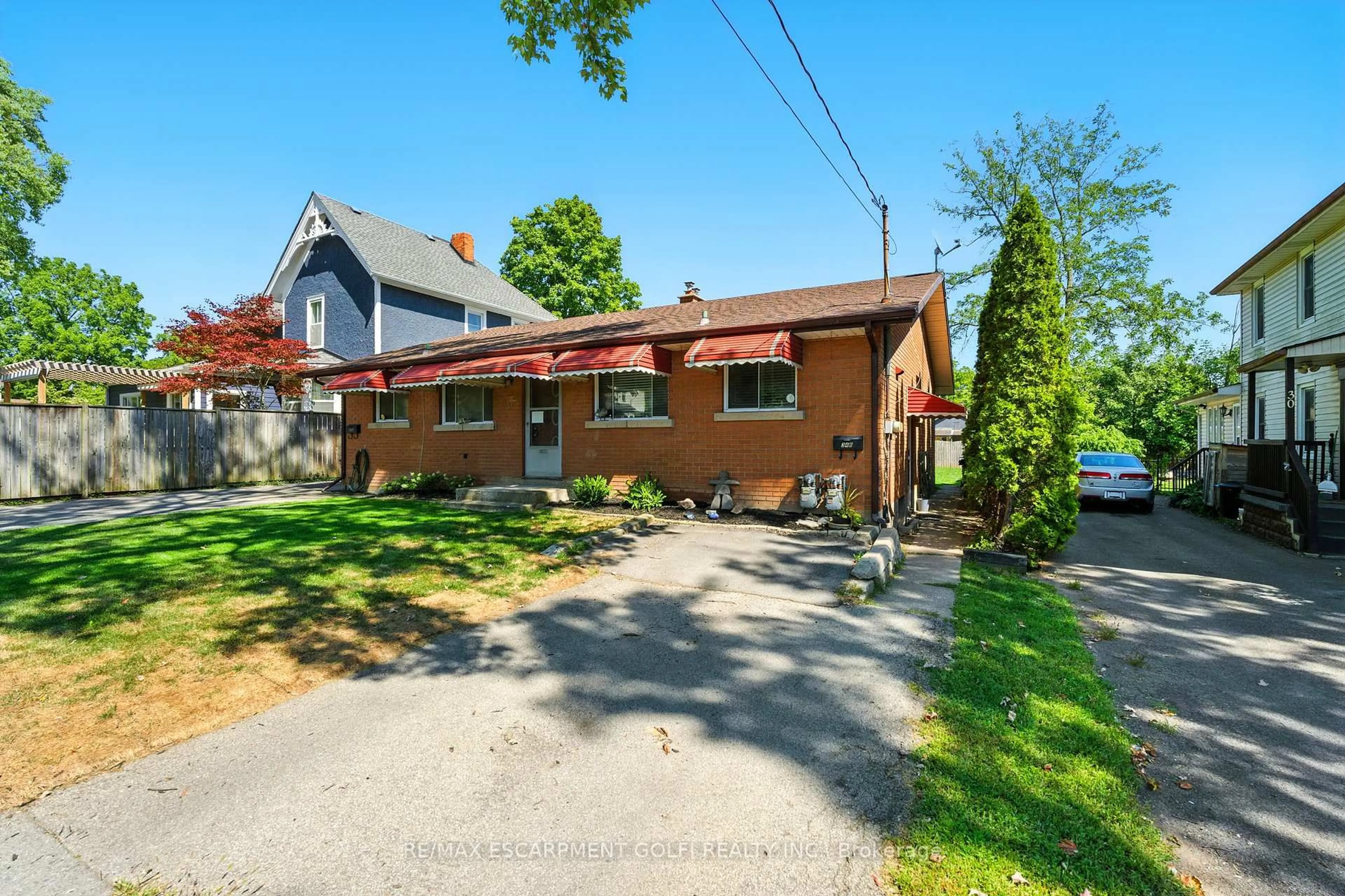 Unknown for 34 Shotwell St, Welland Ontario L3C 1N8