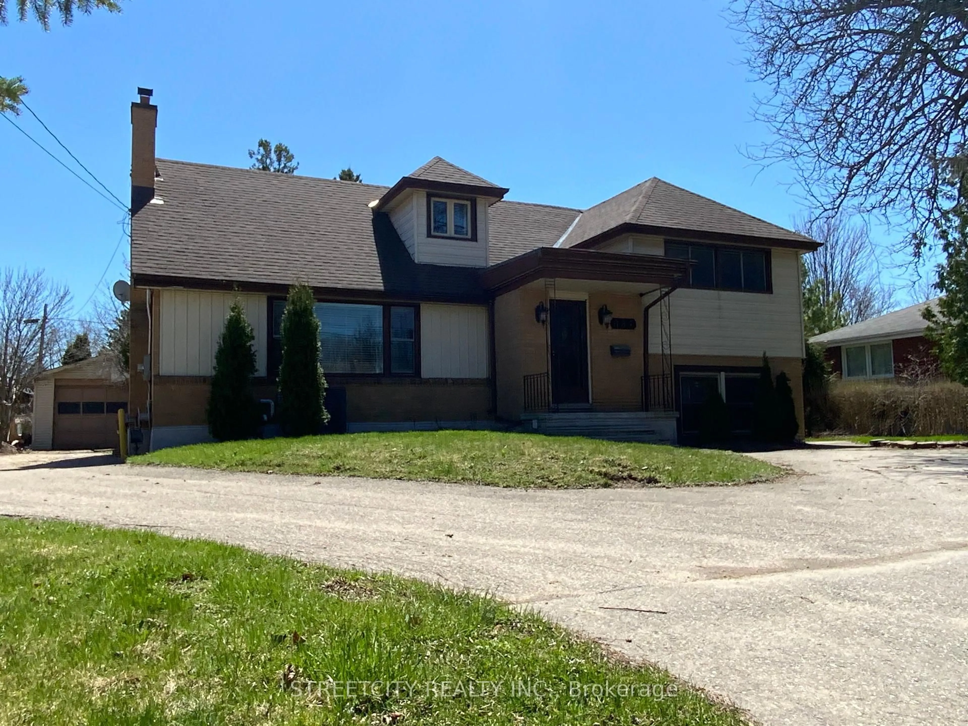Unknown for 924 Valetta St, London North Ontario N6H 2Z6