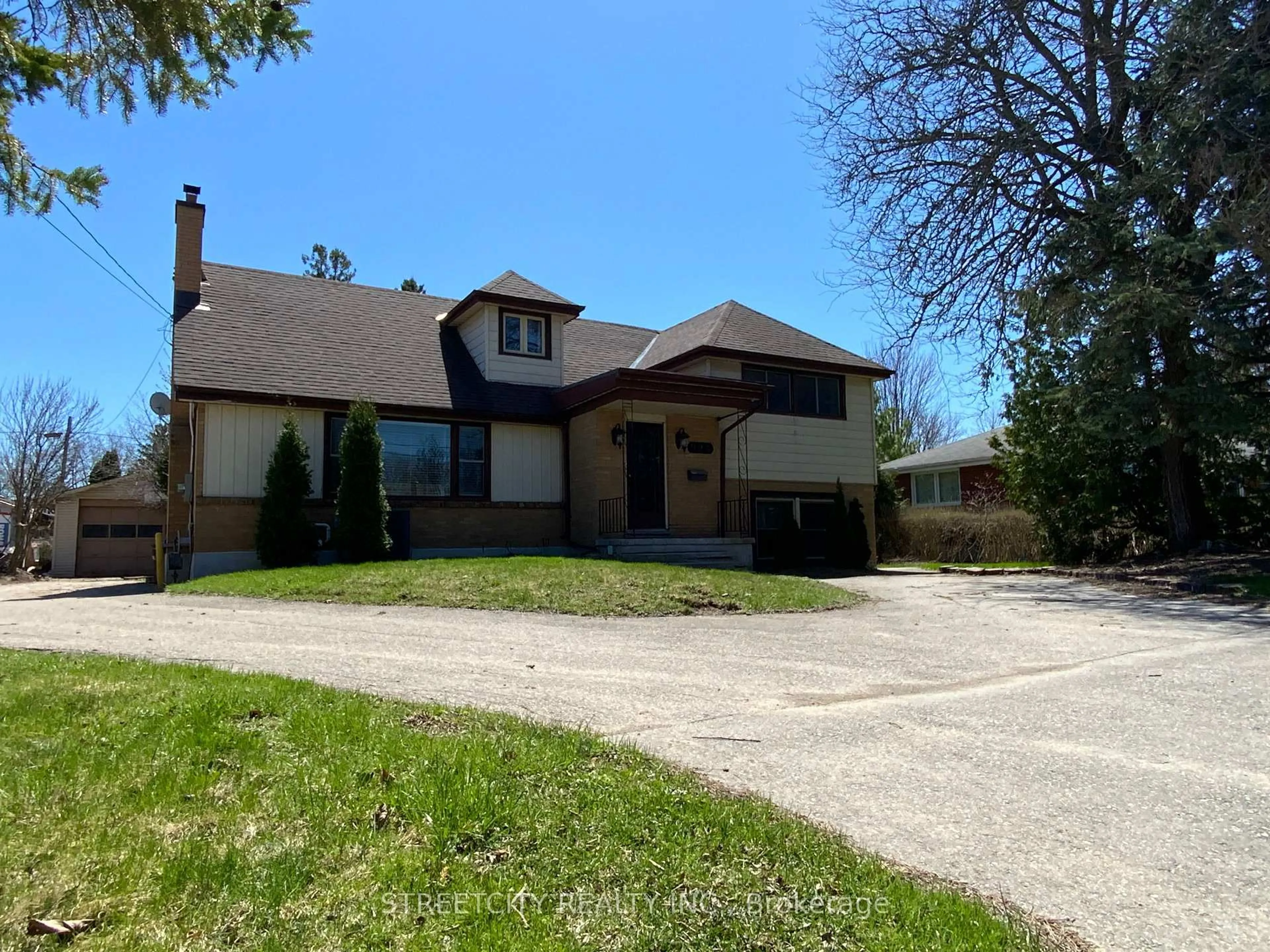 Unknown for 924 Valetta St, London North Ontario N6H 2Z6
