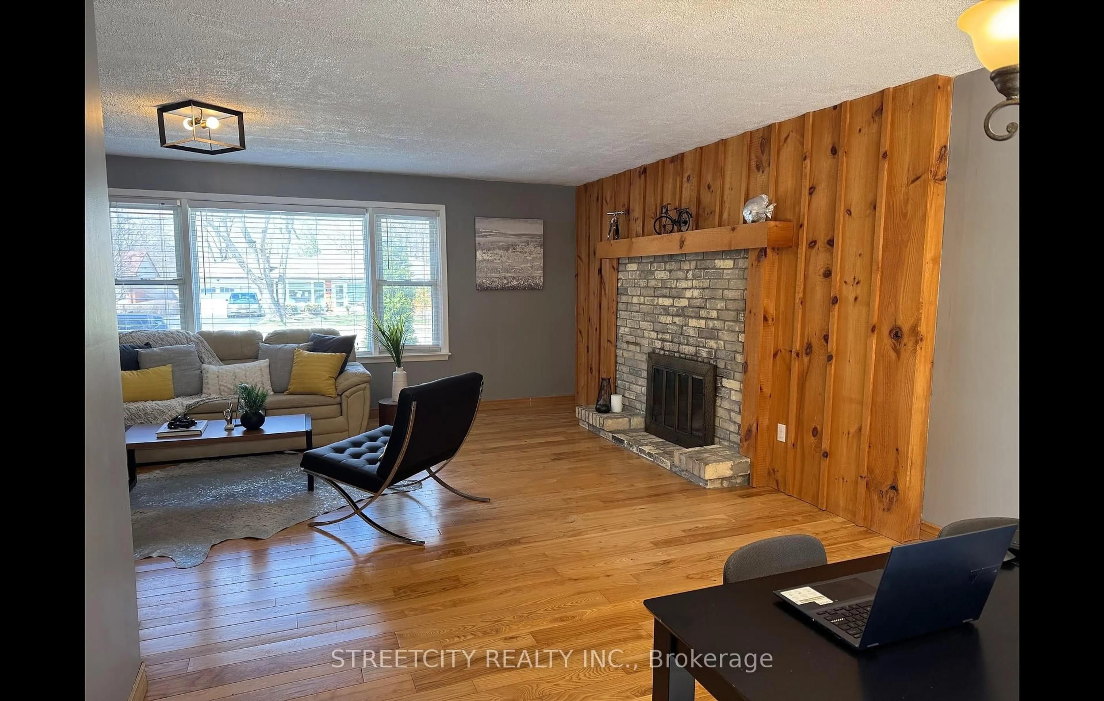 Living room with furniture, wood/laminate floor for 924 Valetta St, London North Ontario N6H 2Z6