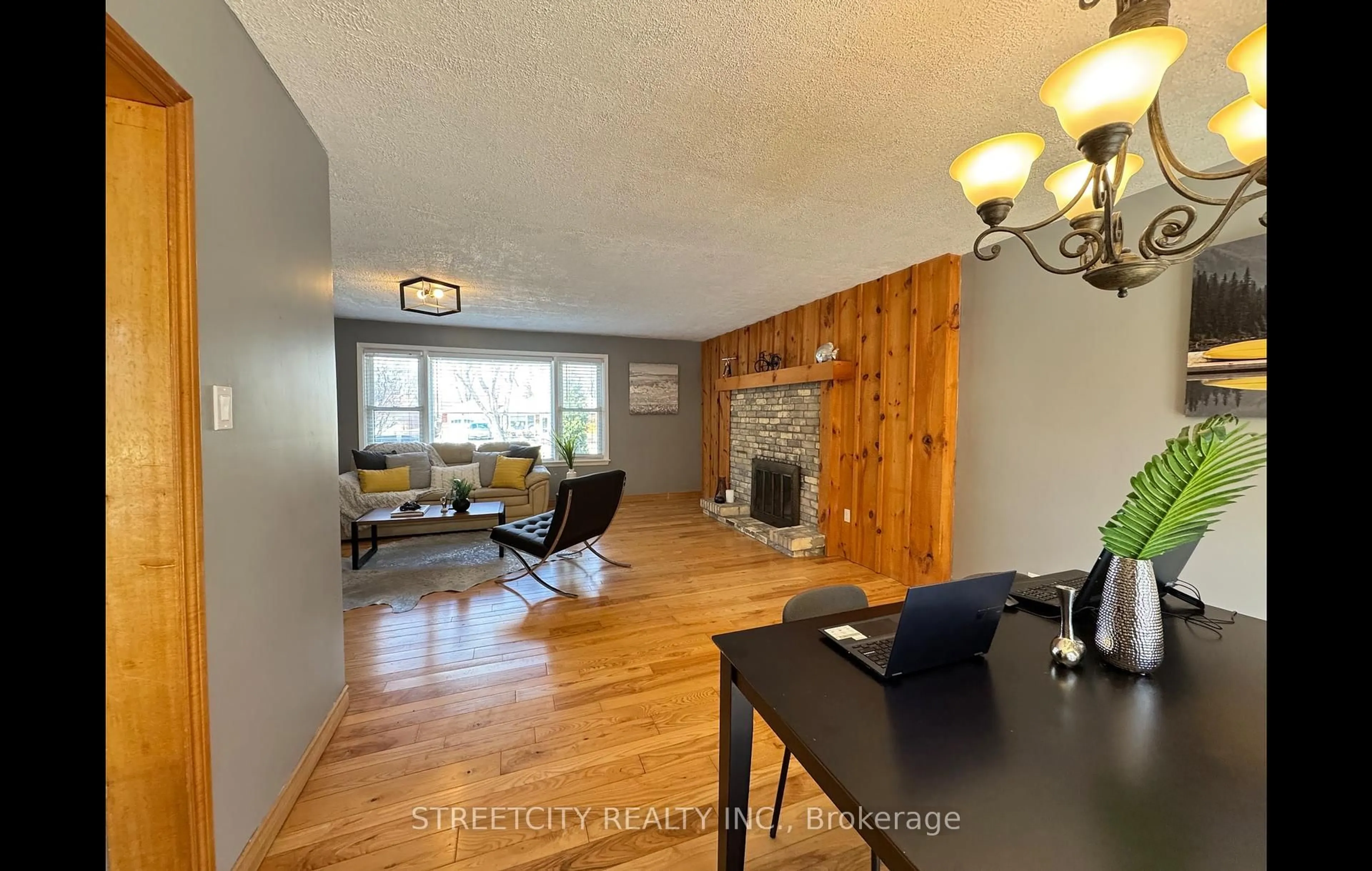 Unknown for 924 Valetta St, London North Ontario N6H 2Z6