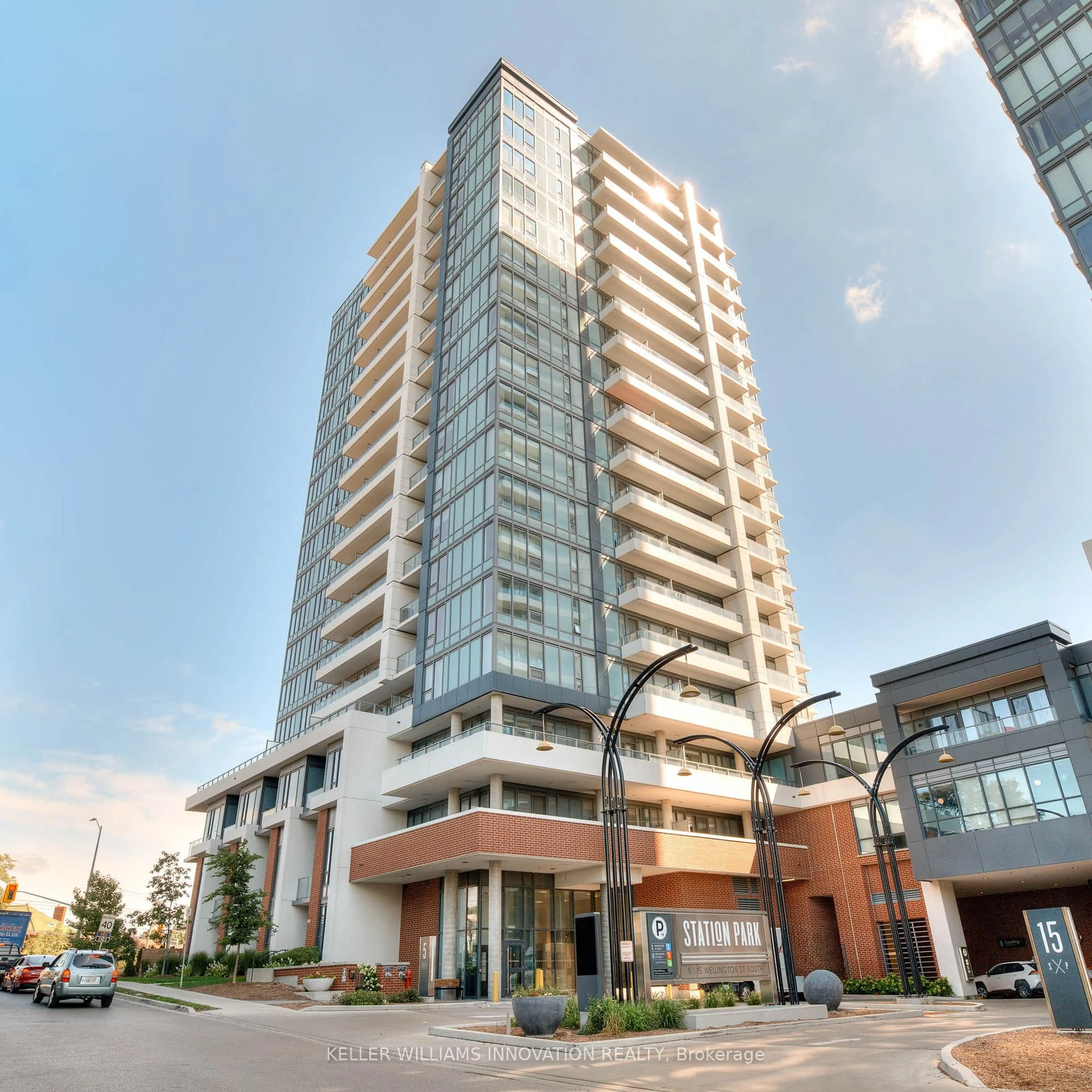 Indoor foyer for 5 wellington St #1012, Kitchener Ontario N2G 0E3