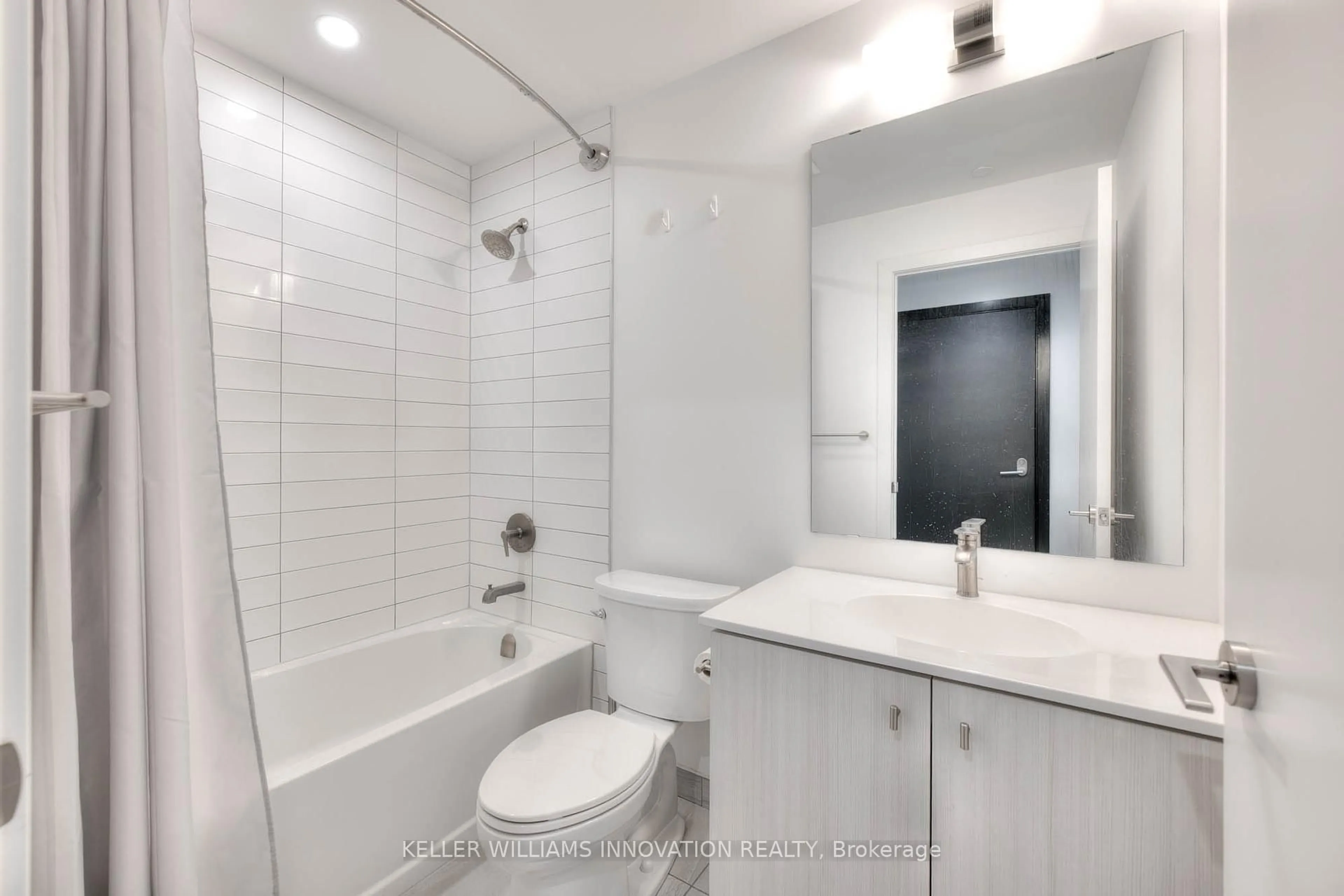 Standard bathroom, ceramic/tile floor for 5 wellington St #1012, Kitchener Ontario N2G 0E3