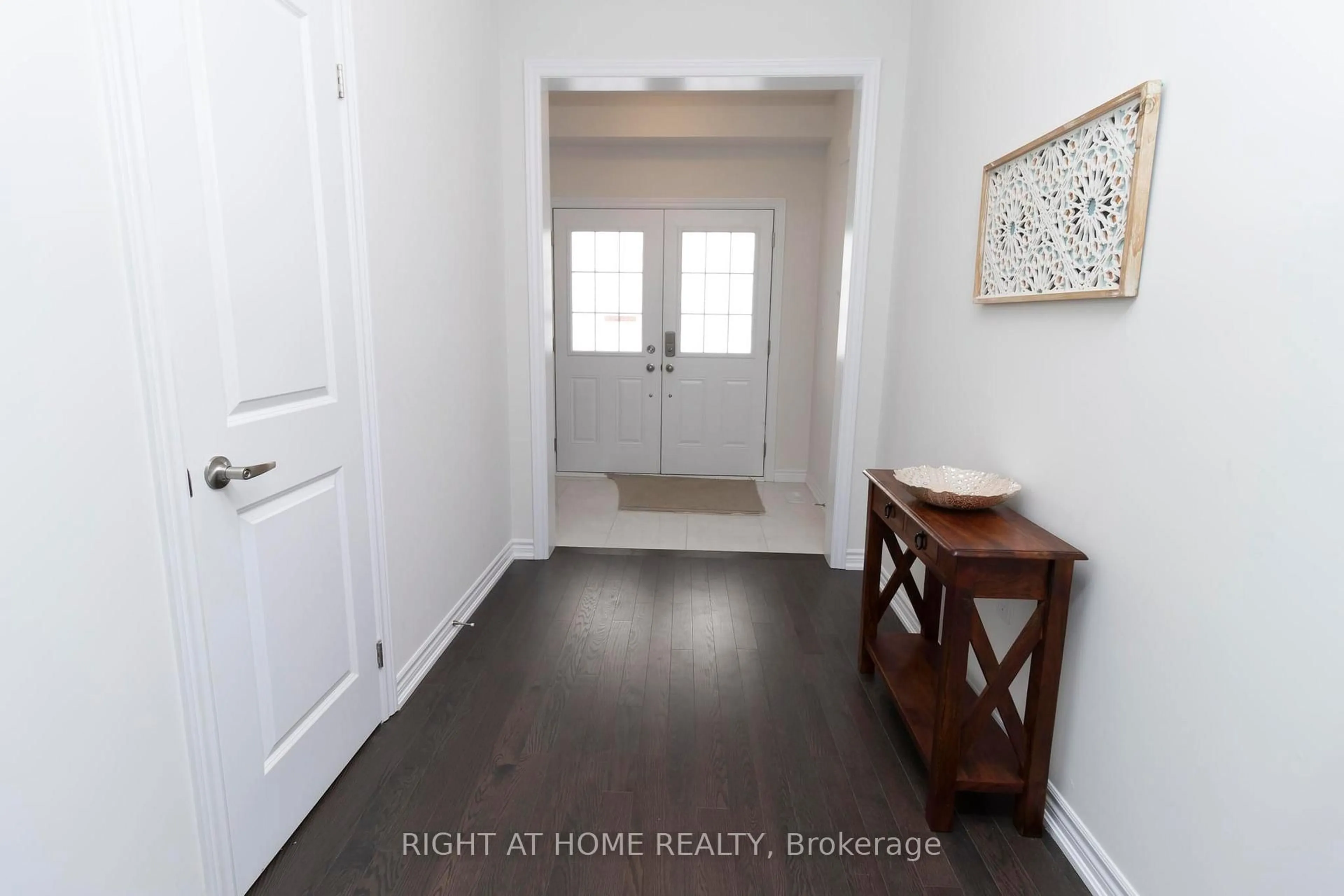 Indoor entryway for 36 Ford St, Brant Ontario N3L 0M6
