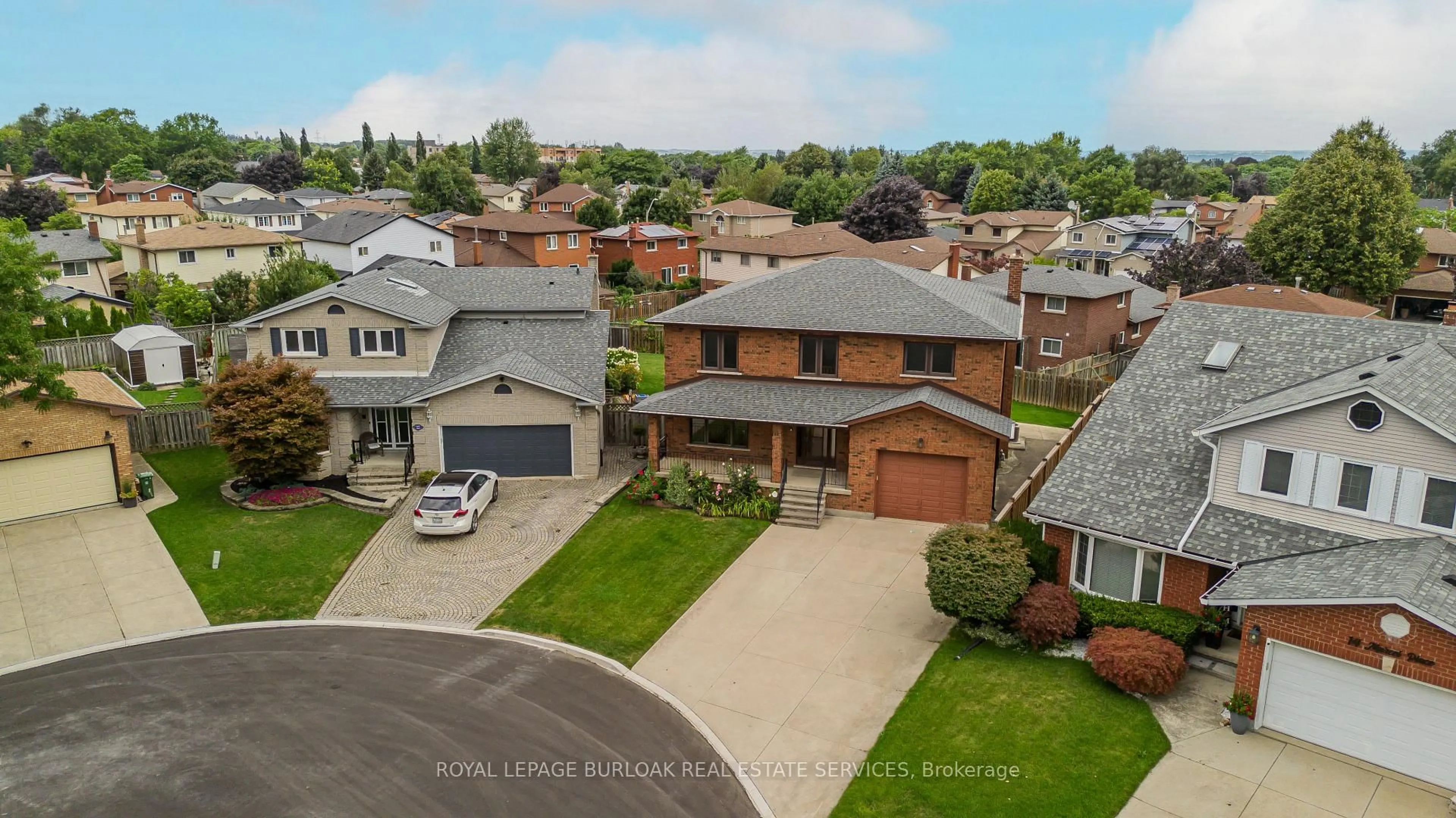 A pic from outside/outdoor area/front of a property/back of a property/a pic from drone, street for 18 Marcel Pl, Hamilton Ontario L9B 1W3