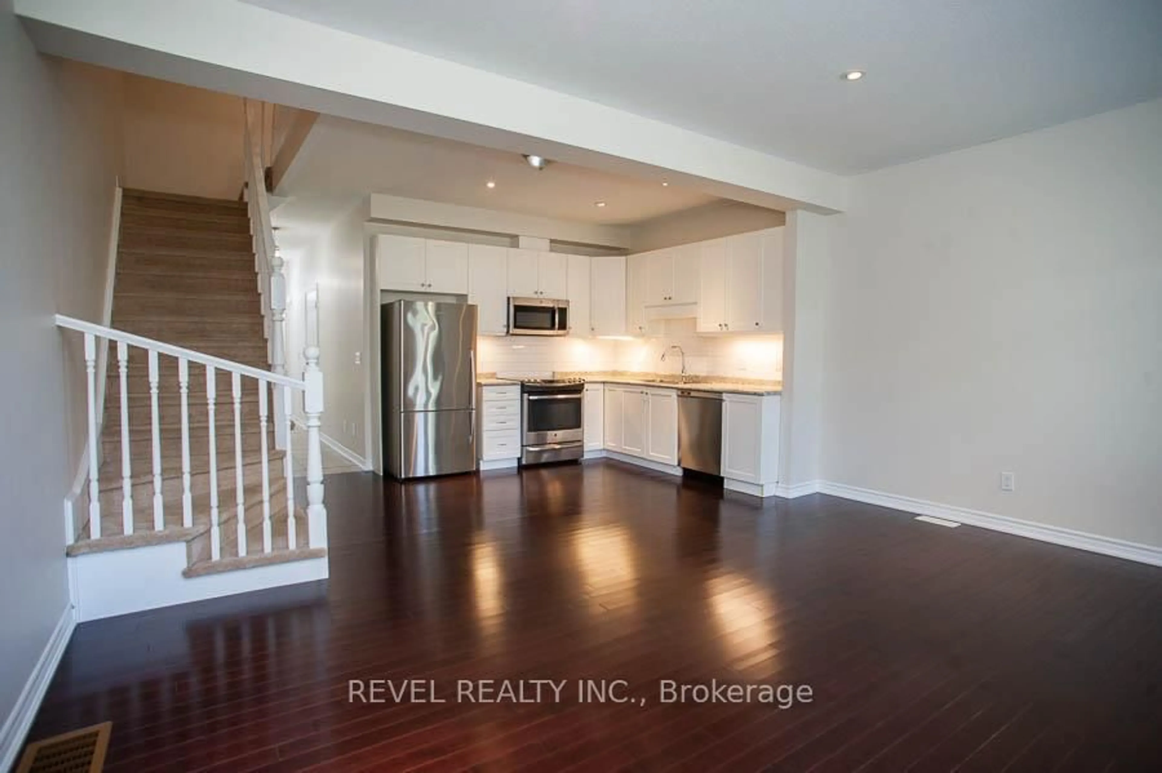 Open concept kitchen, wood/laminate floor for 80 Willow St #59, Brant Ontario N3L 2K6