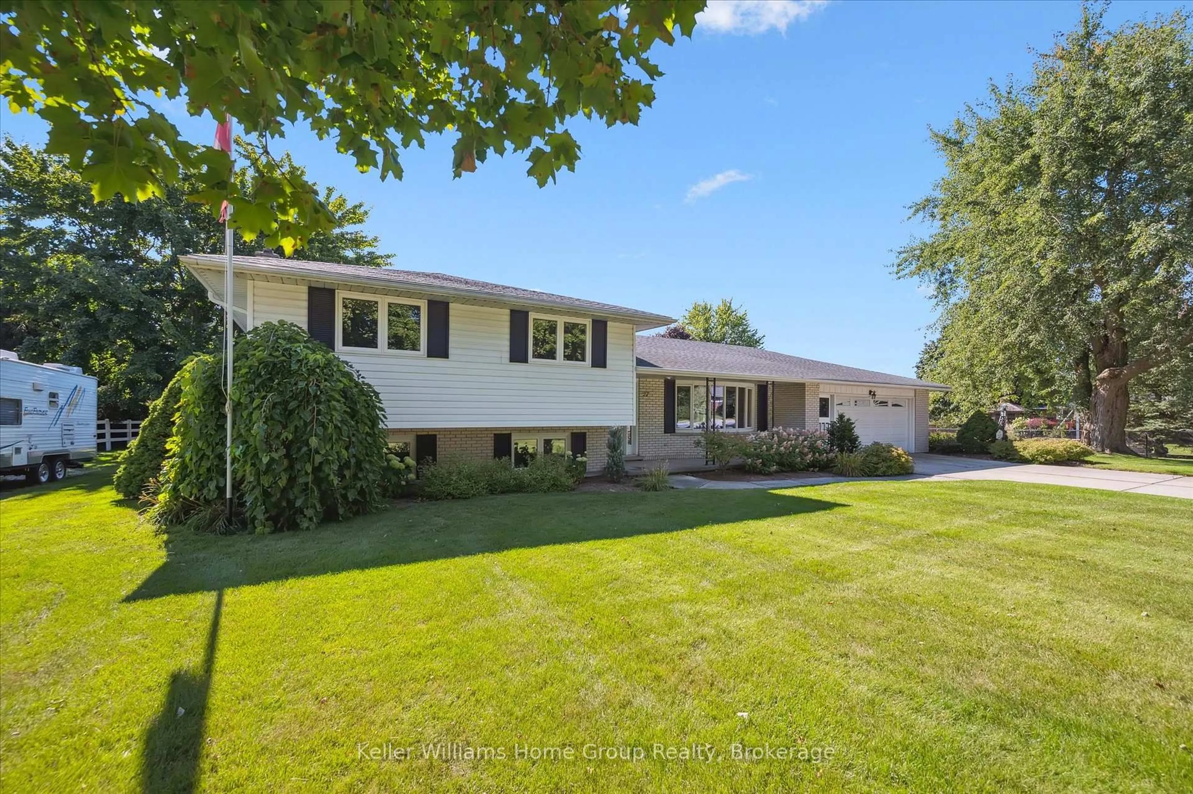 Home with vinyl exterior material, street for 27 Peel St, Mapleton Ontario N0B 1A0