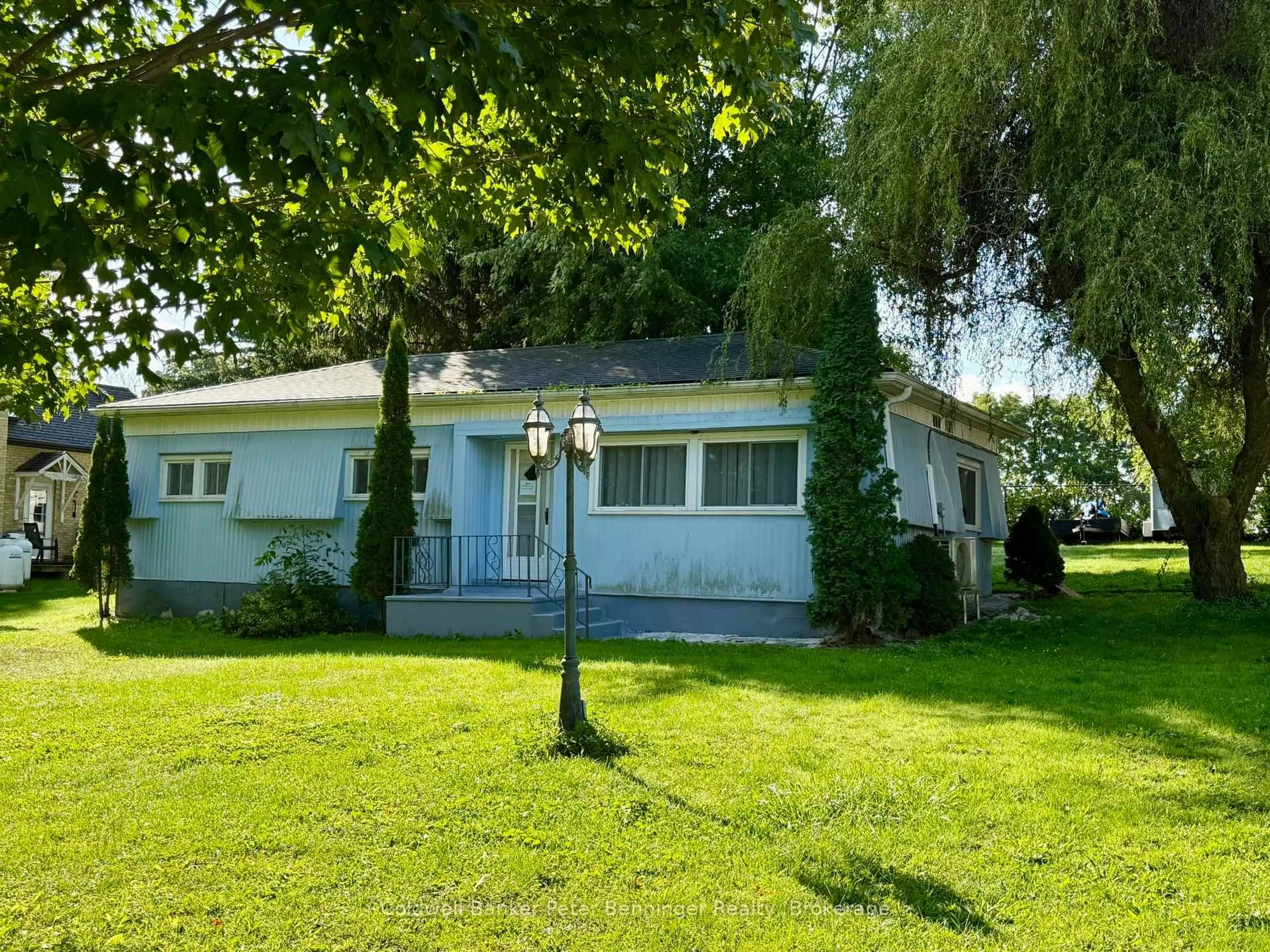 A pic from outside/outdoor area/front of a property/back of a property/a pic from drone, street for 17 Concession 6 Concession, Brockton Ontario N0G 1K0