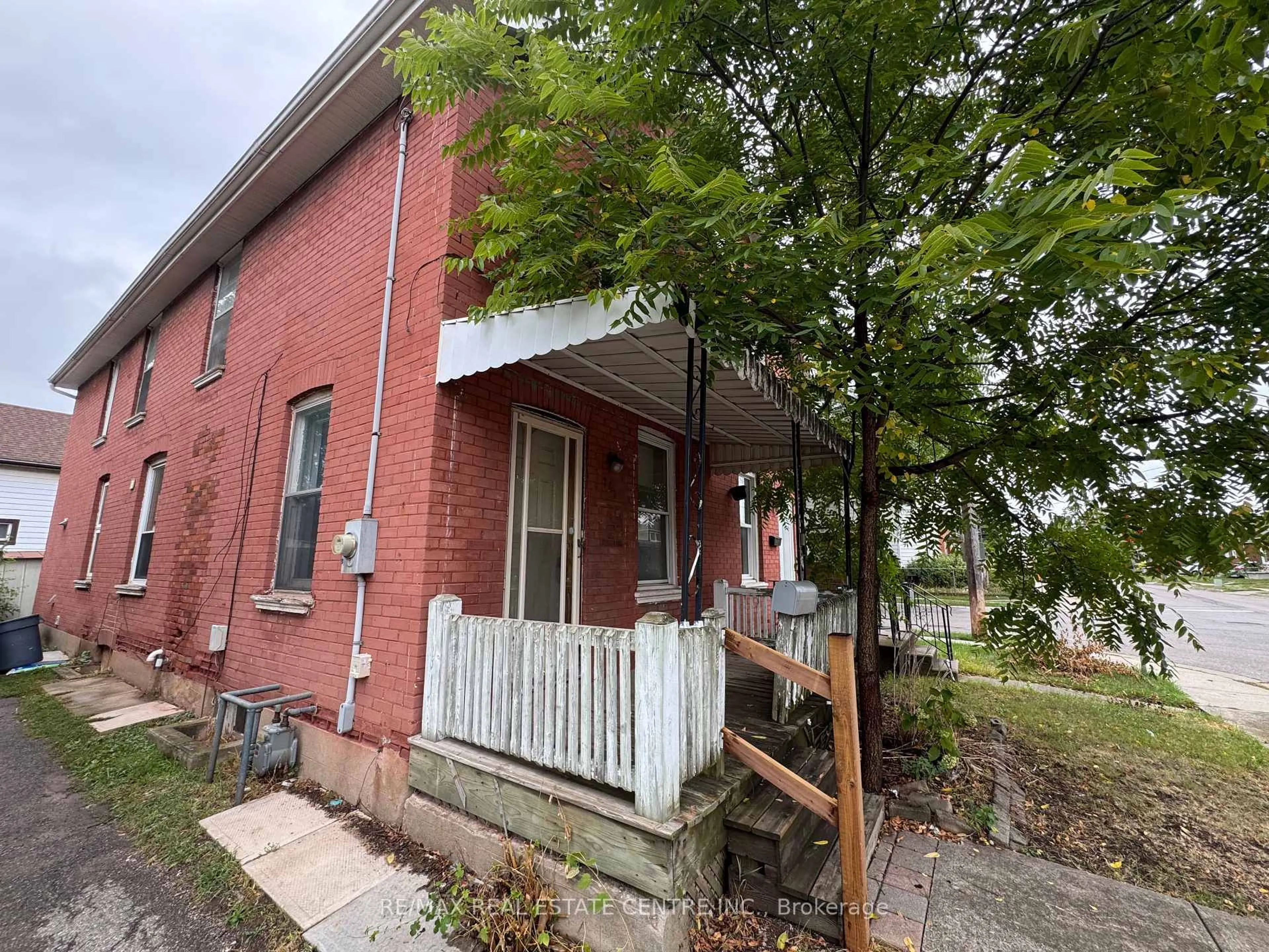 Unknown for 141 Superior St, Brantford Ontario N3S 2L3