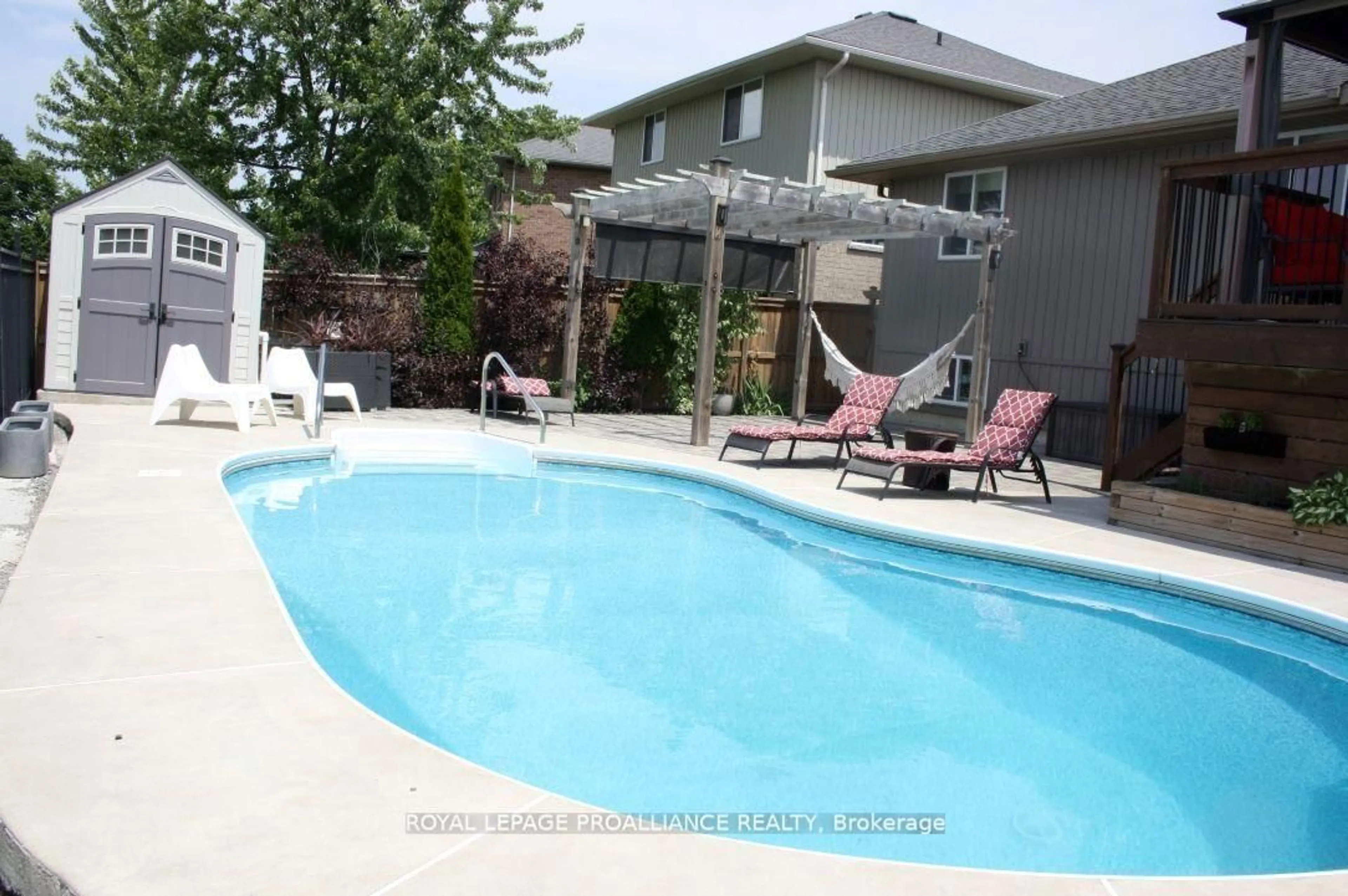 Pool for 28 Butternut Crt, Belleville Ontario K8P 0C5