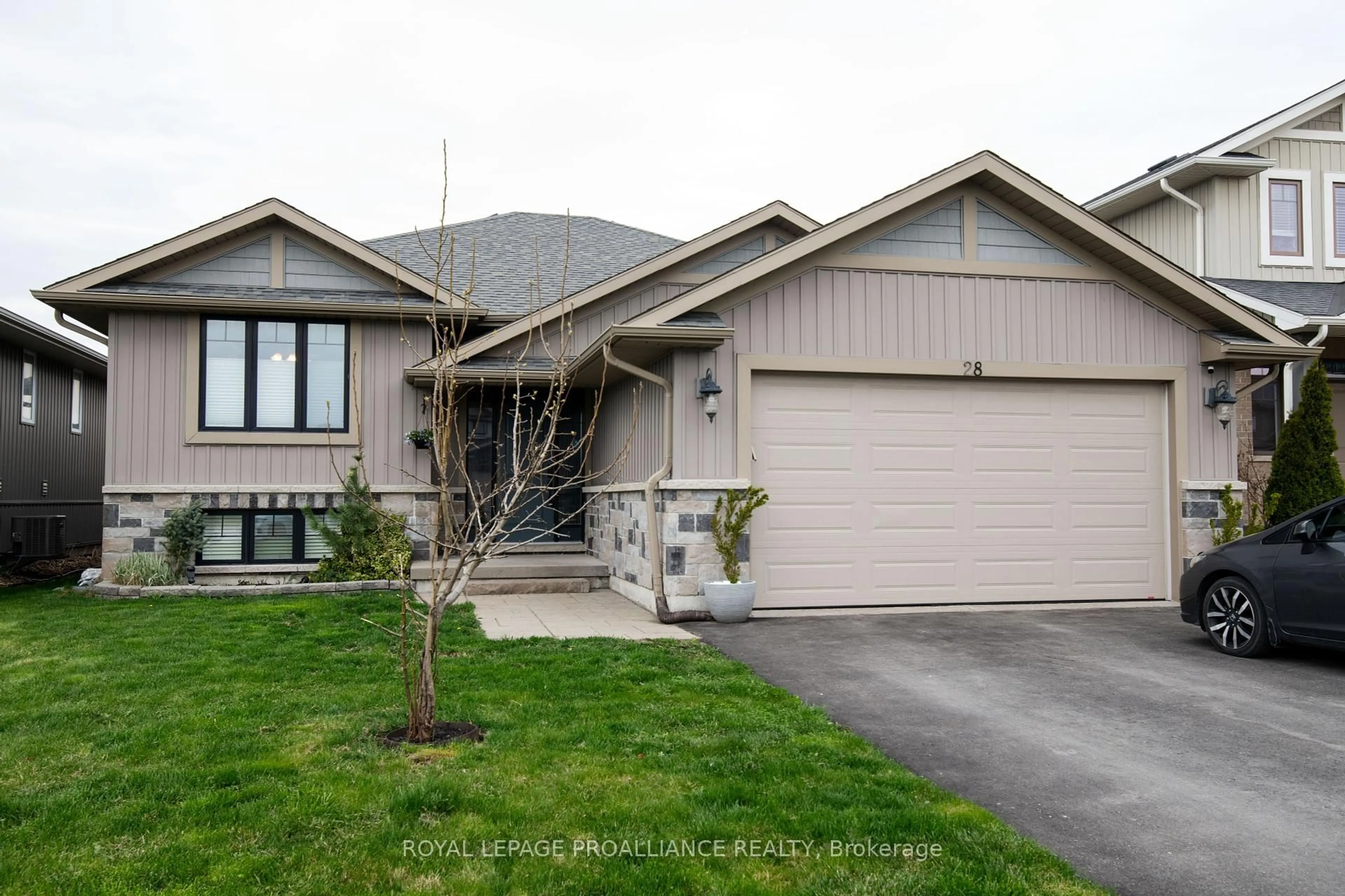 Home with vinyl exterior material, street for 28 Butternut Crt, Belleville Ontario K8P 0C5