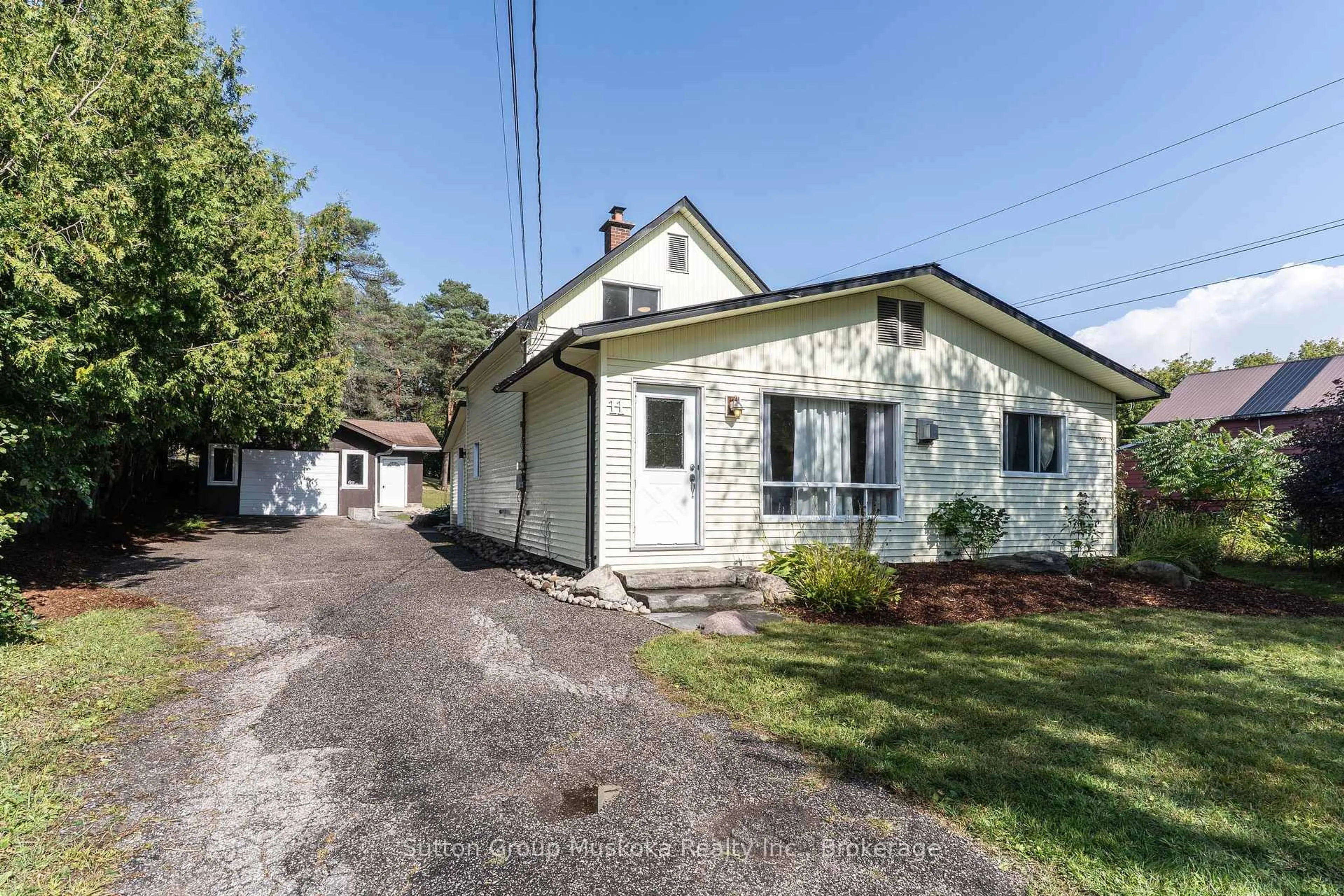 Unknown for 11 Silver St, Huntsville Ontario P1H 1M2