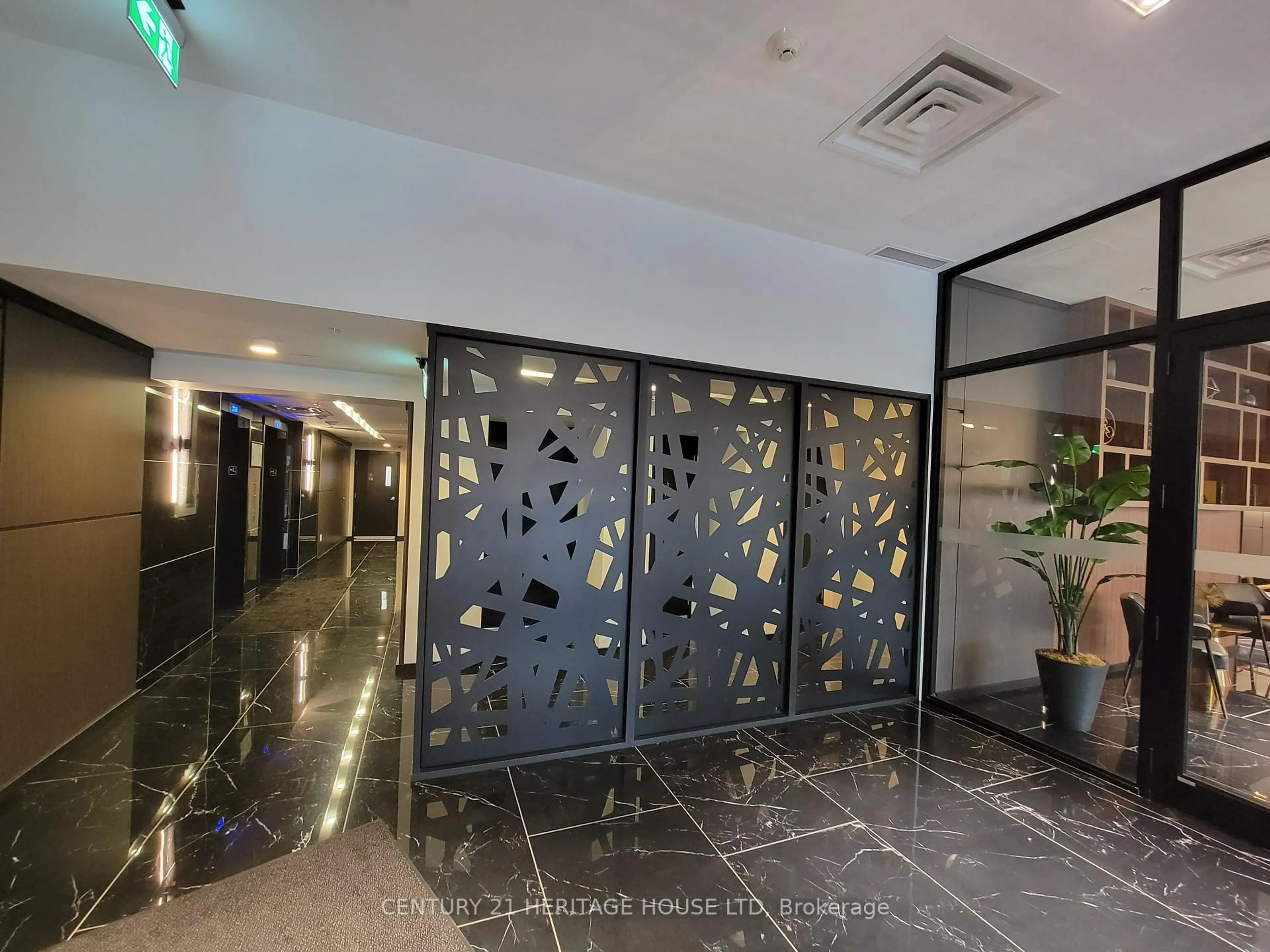 Indoor foyer for 181 King St #1311, Waterloo Ontario N2J 0E7