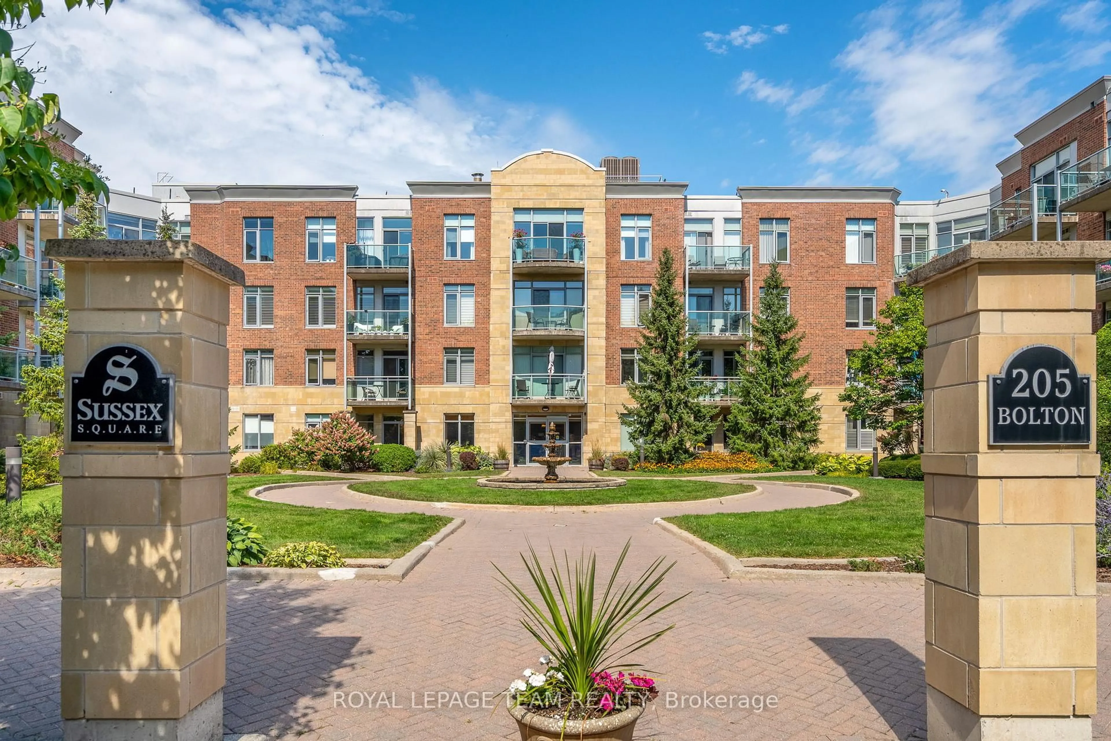 A pic from outside/outdoor area/front of a property/back of a property/a pic from drone, building for 205 Bolton St #217, Ottawa Ontario K1N 1K7