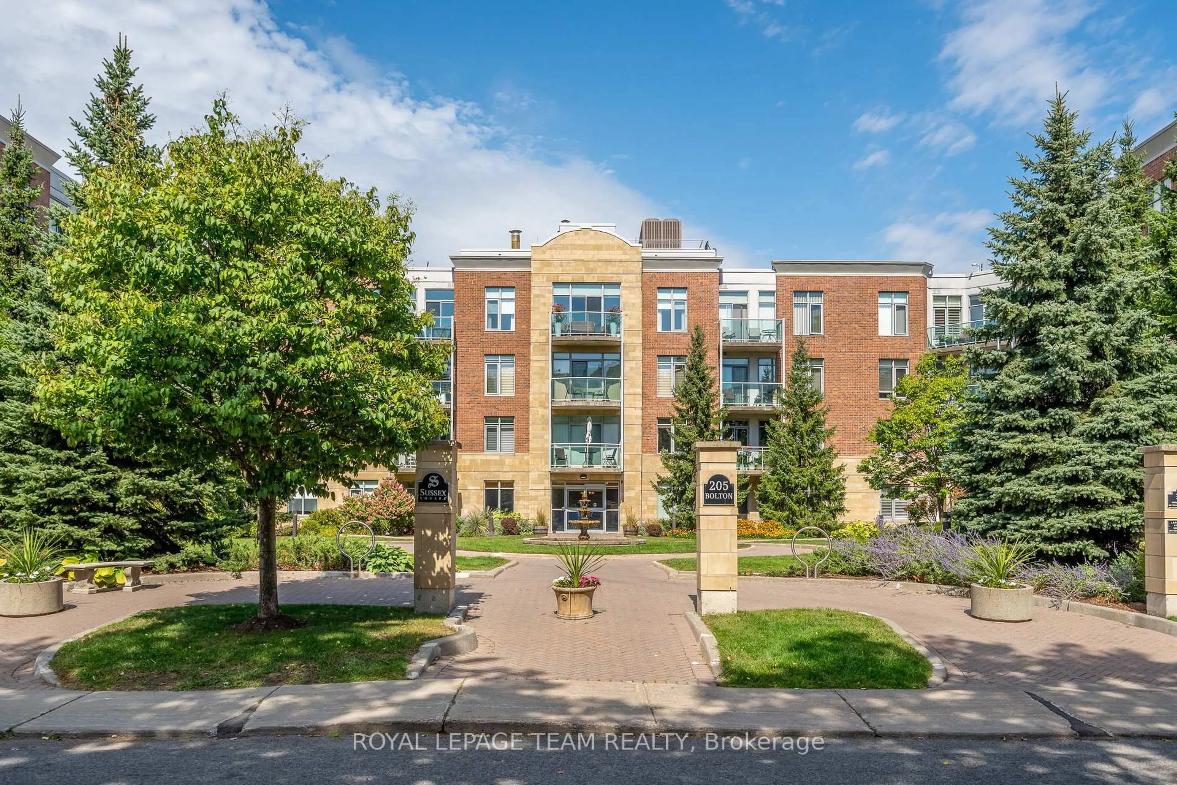 A pic from outside/outdoor area/front of a property/back of a property/a pic from drone, building for 205 Bolton St #217, Ottawa Ontario K1N 1K7