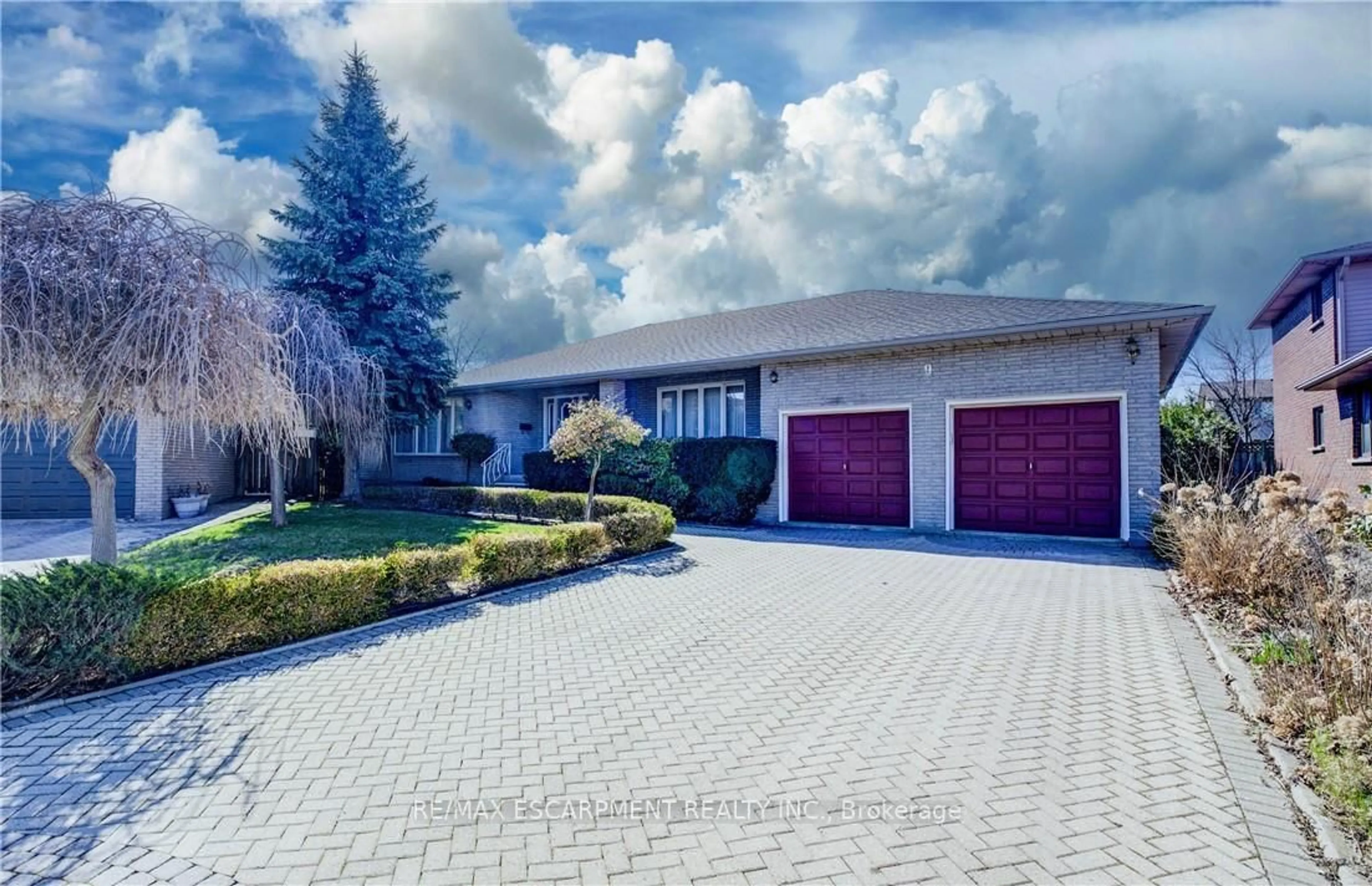 Unknown for 9 STONECLIFF Crt, Hamilton Ontario L9C 7G2