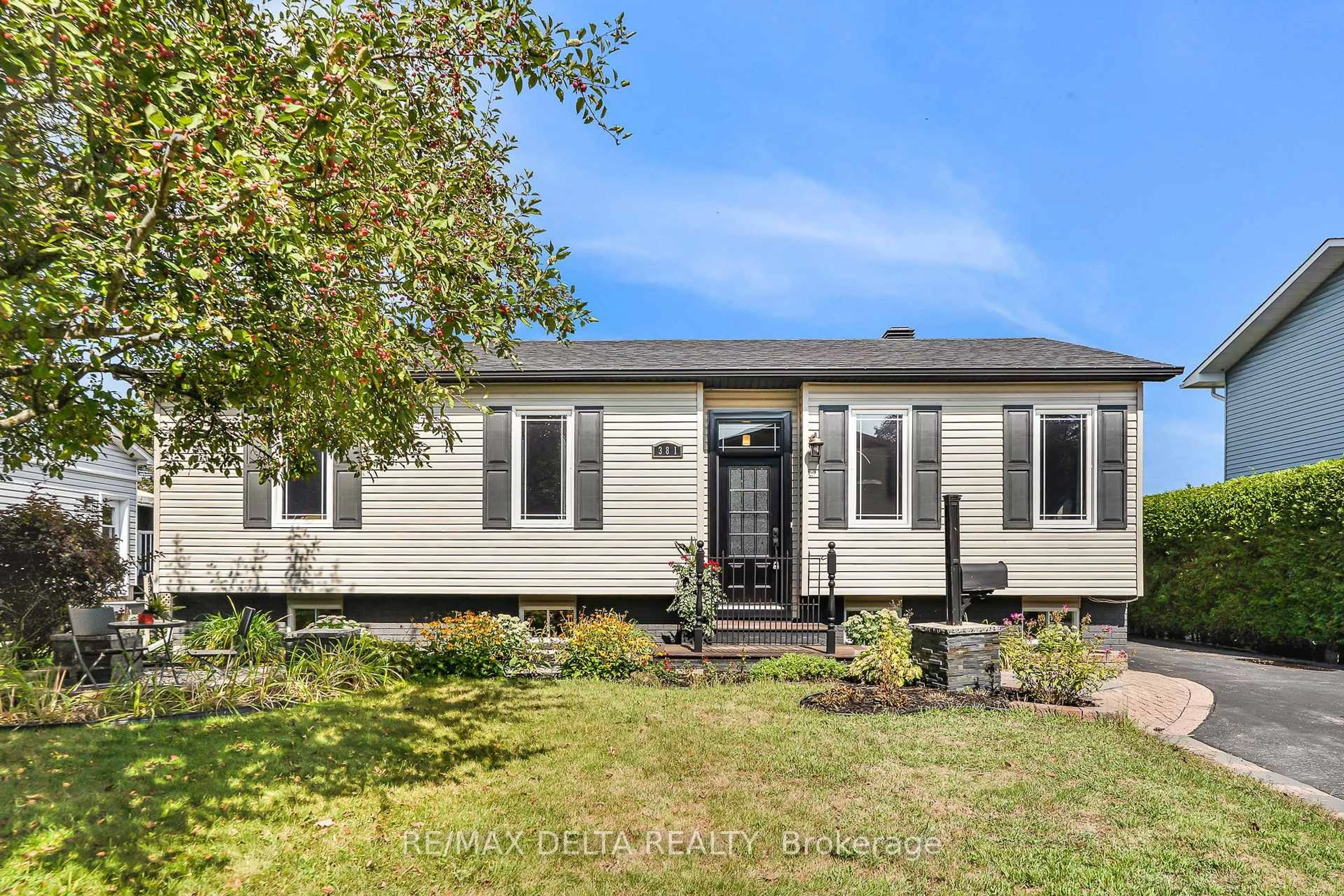 Home with vinyl exterior material, street for 381 Dalrymple Dr, Clarence-Rockland Ontario K4K 1G9