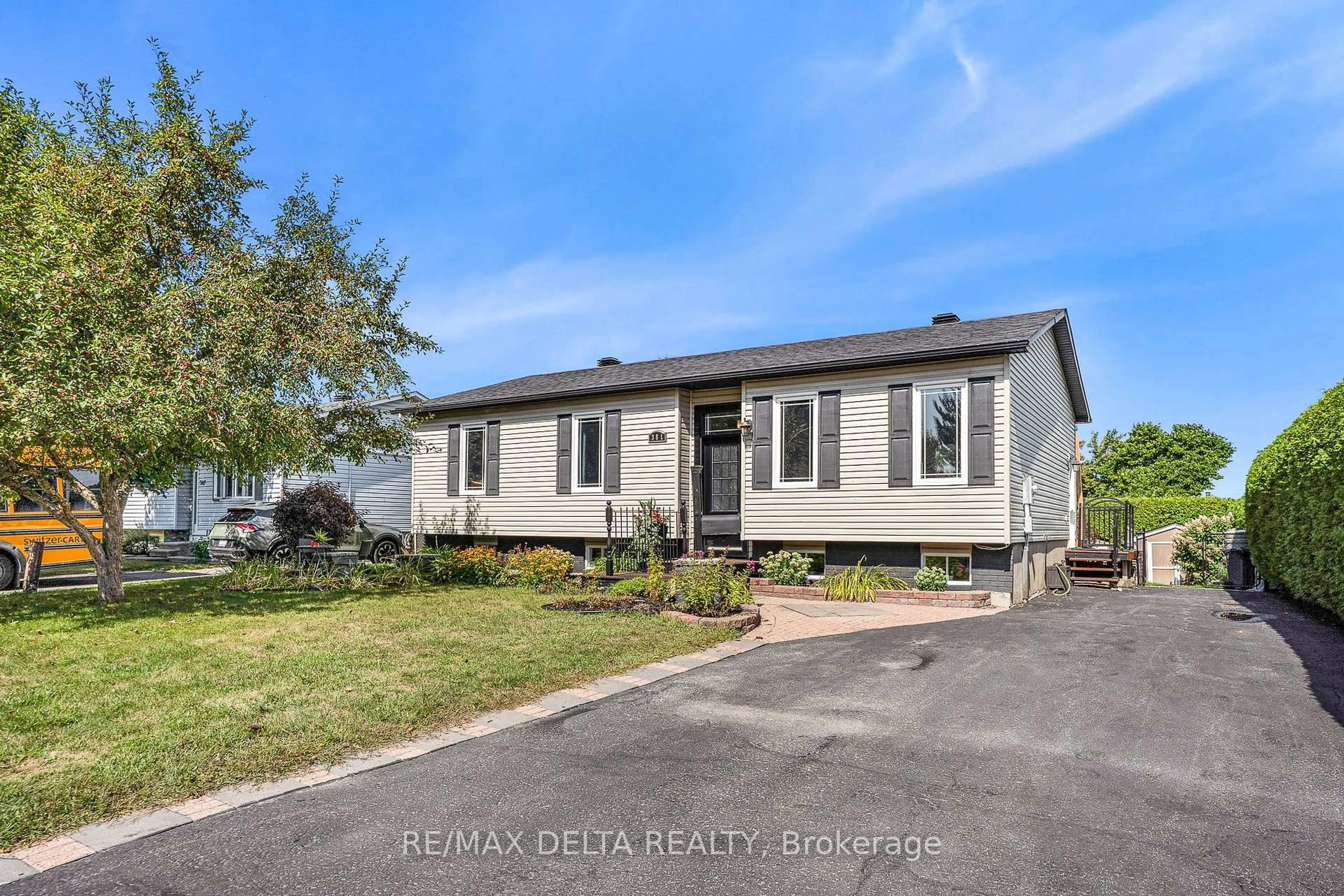 Home with vinyl exterior material, street for 381 Dalrymple Dr, Clarence-Rockland Ontario K4K 1G9