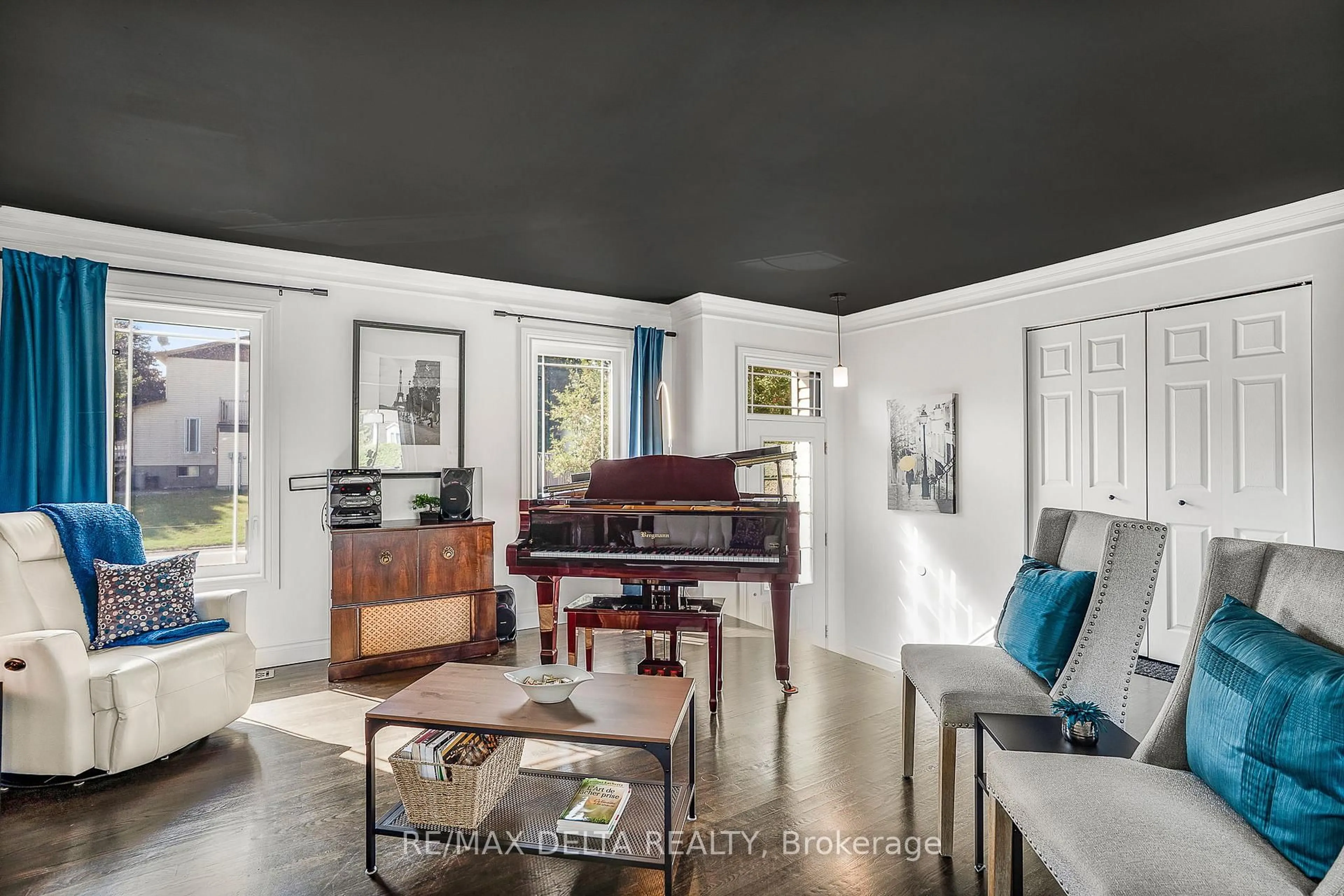 Living room with furniture, unknown for 381 Dalrymple Dr, Clarence-Rockland Ontario K4K 1G9