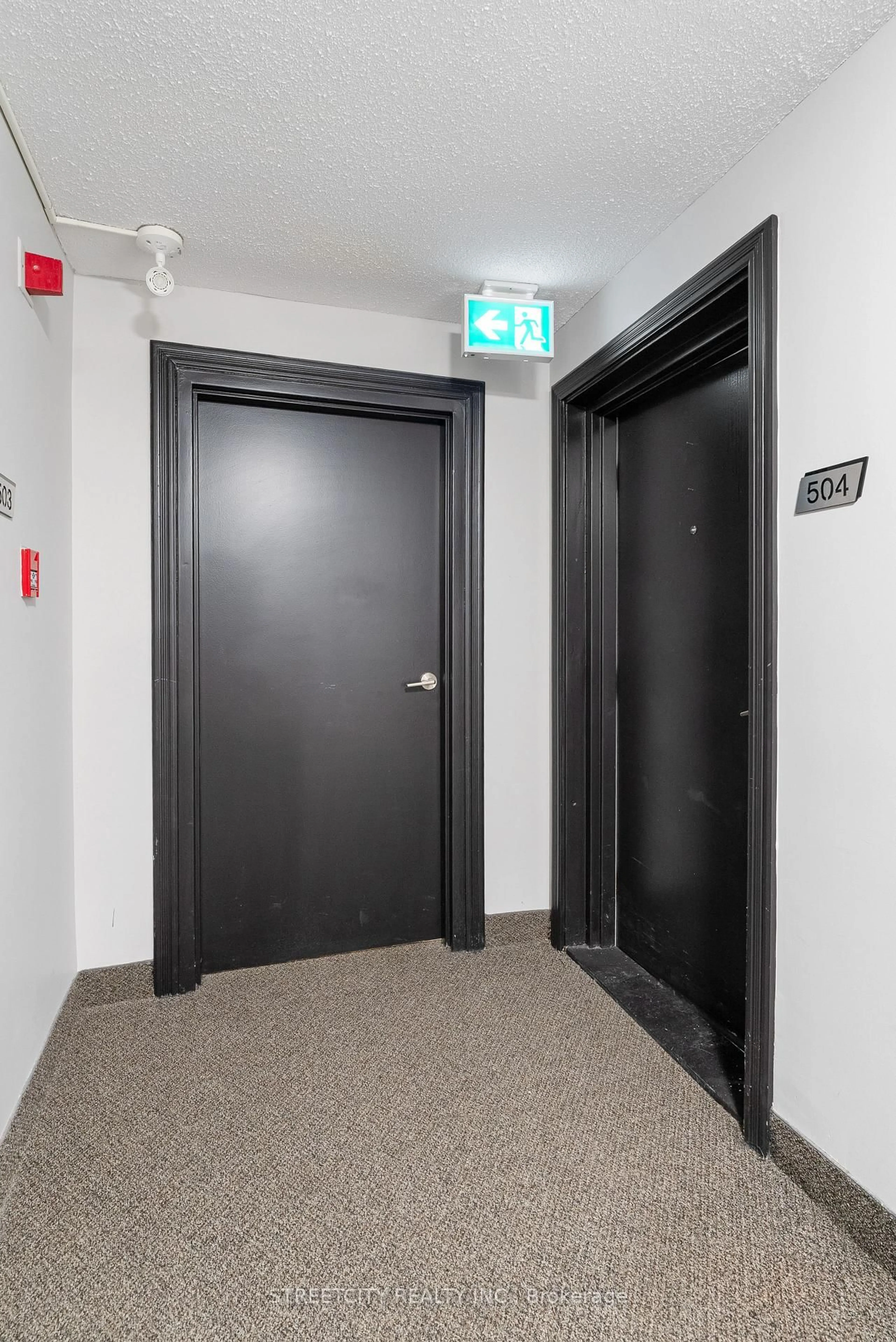 Indoor foyer for 931 Wonderland Rd #504, London South Ontario N6K 2X6