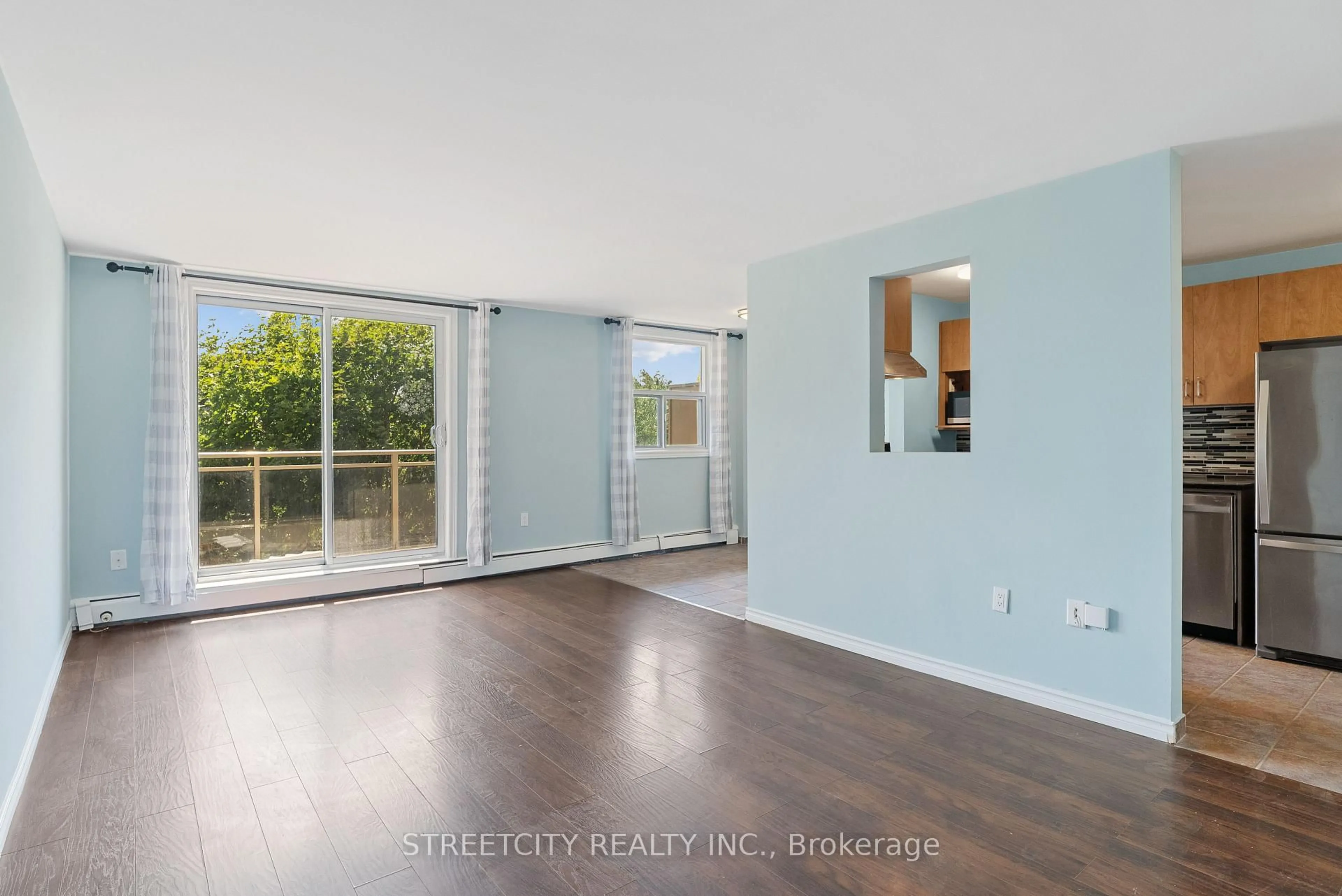 A pic of a room for 931 Wonderland Rd #504, London South Ontario N6K 2X6