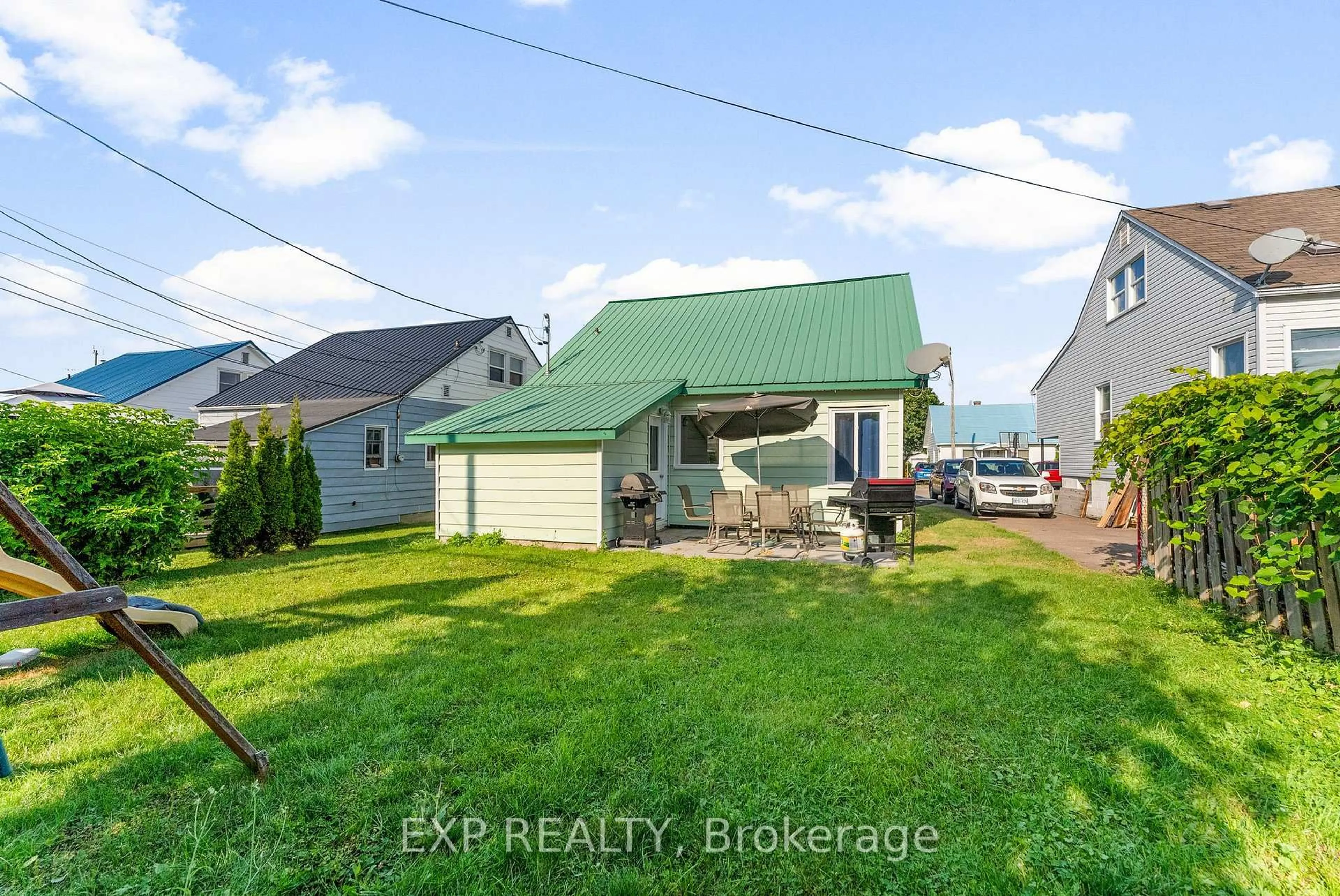 A pic from outside/outdoor area/front of a property/back of a property/a pic from drone, unknown for 420 Dominion St, Renfrew Ontario K7V 1H6