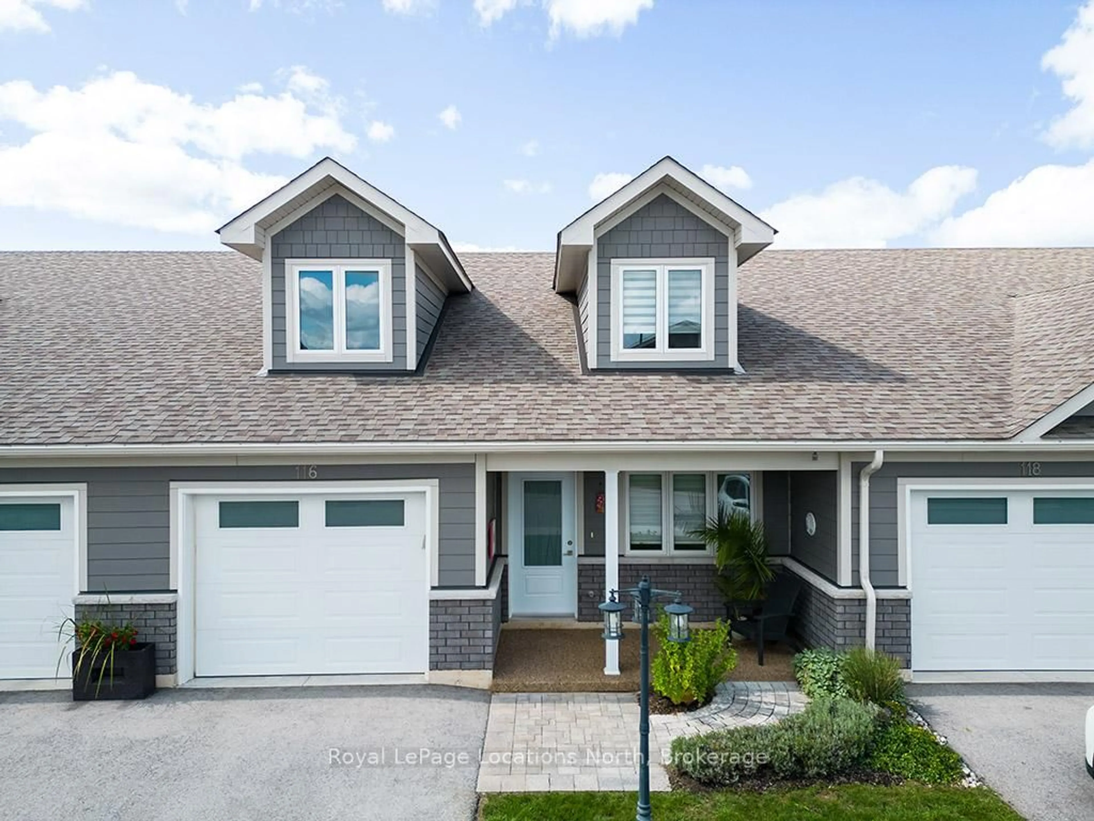 Home with vinyl exterior material, street for 116 Cardinal Cres, Blue Mountains Ontario N0H 2P0