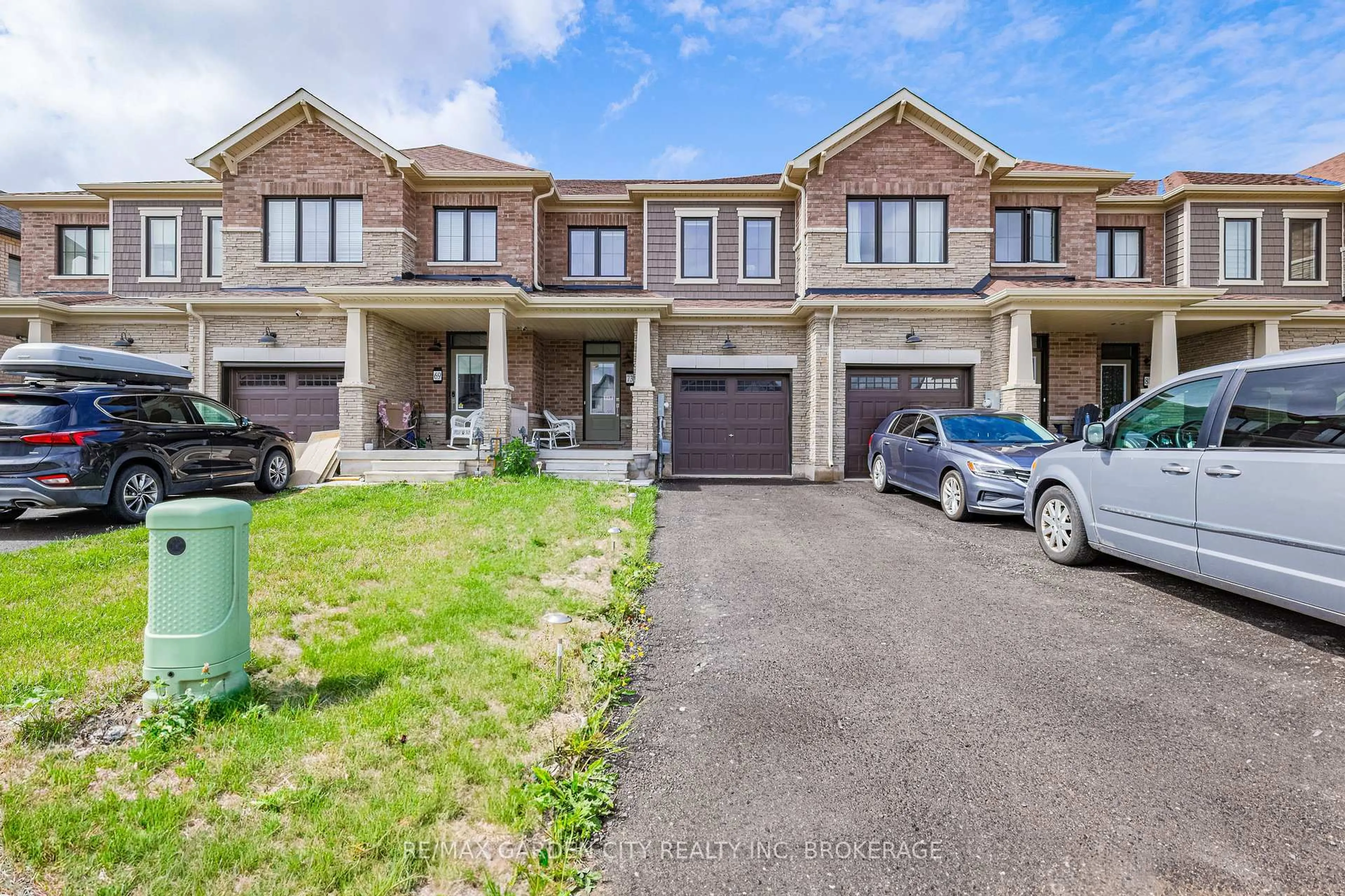A pic from outside/outdoor area/front of a property/back of a property/a pic from drone, street for 73 Keelson St, Welland Ontario L2B 0M4