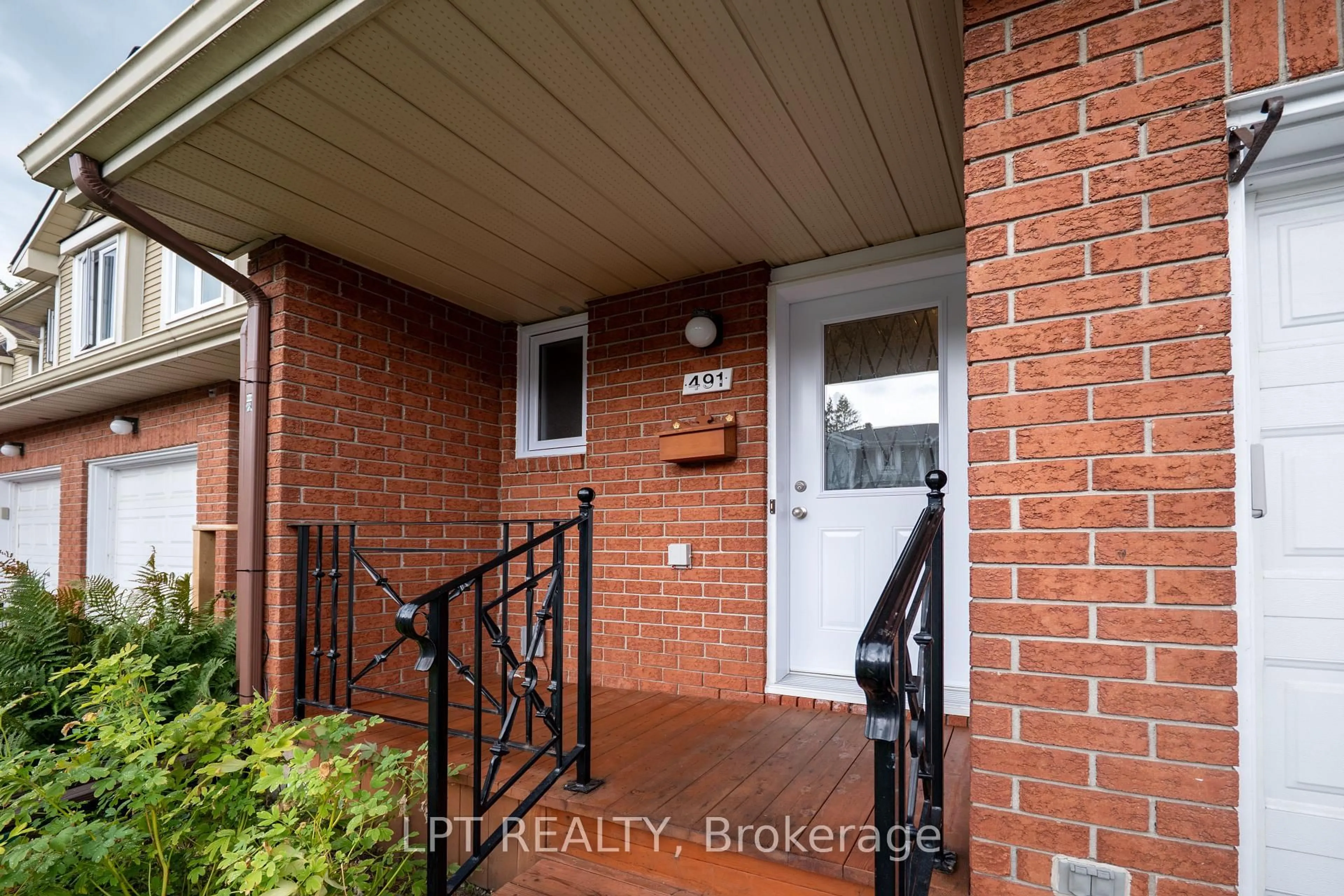 Indoor entryway for 491 Valade Cres, Ottawa Ontario K4A 2W6