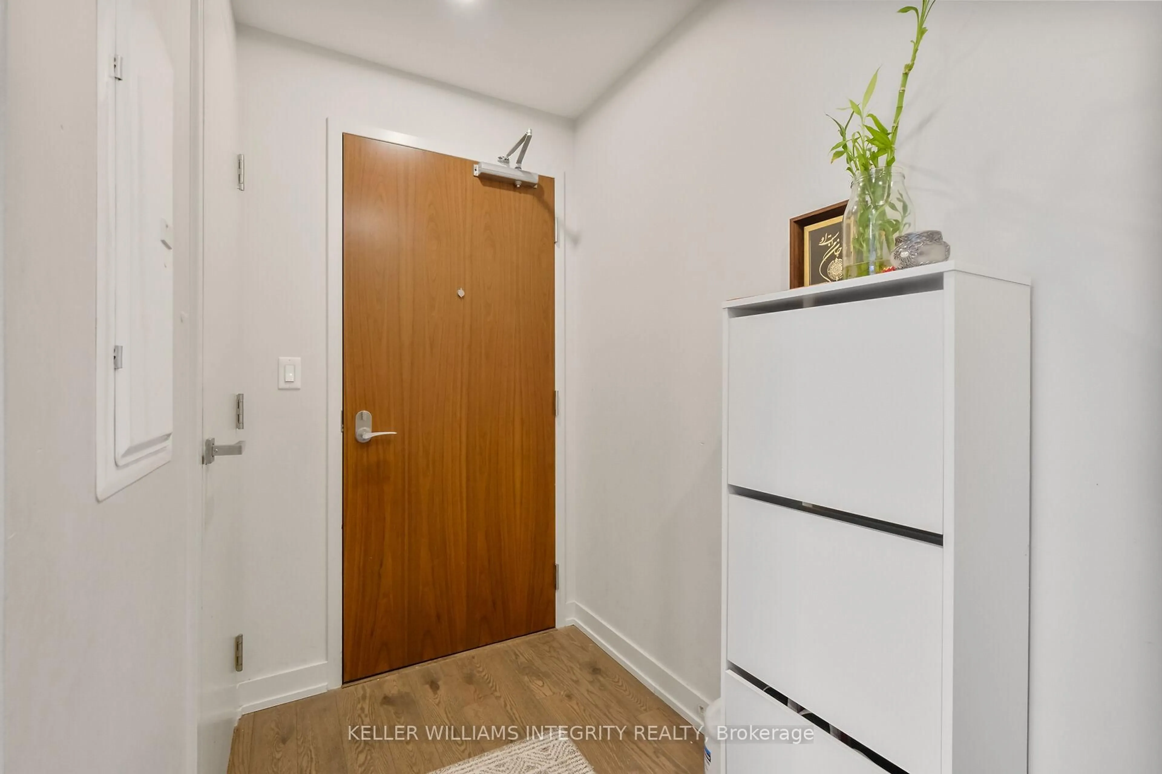 Indoor entryway for 101 Queen St #1209, Ottawa Ontario K1P 0B7