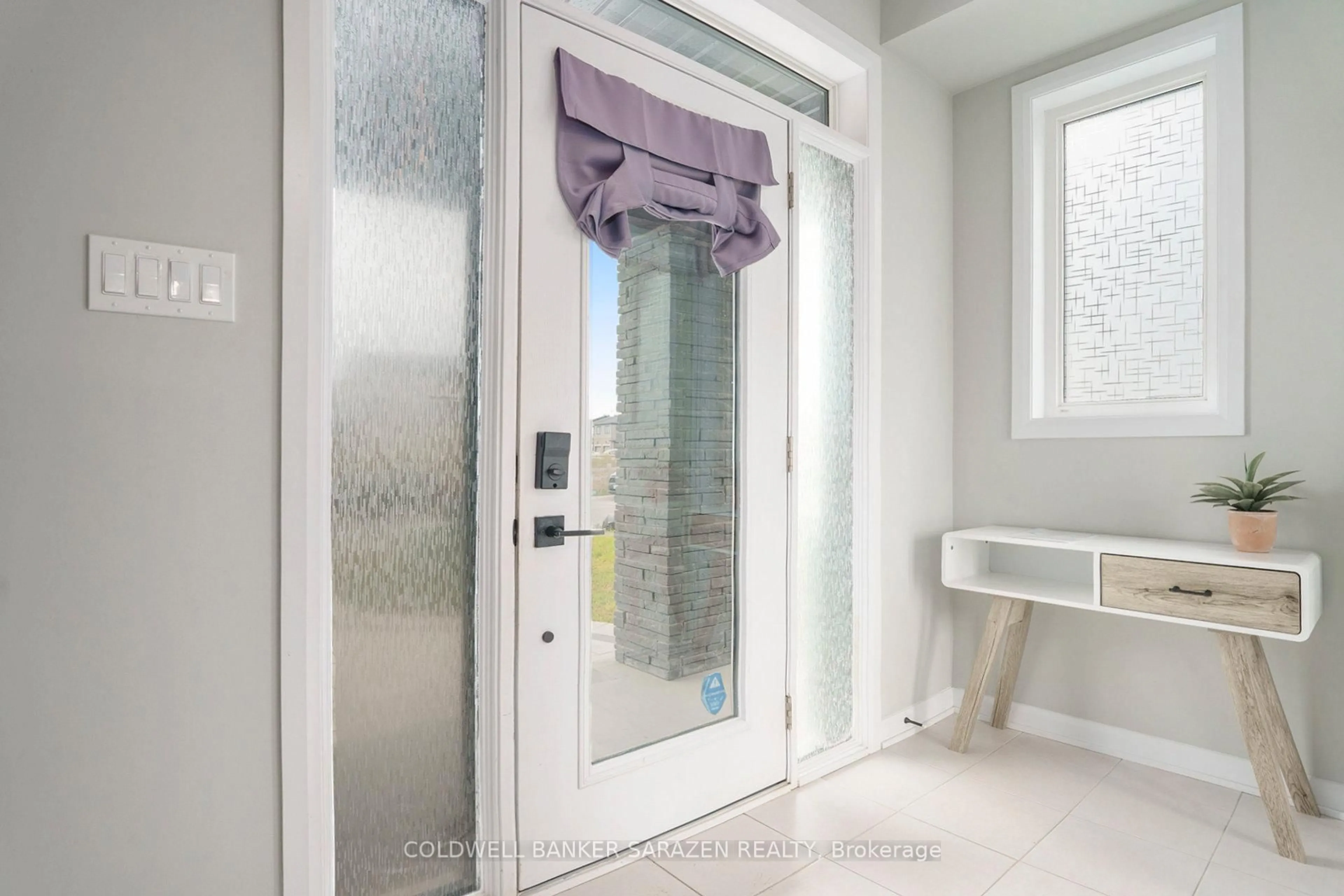 Indoor entryway for 2067 Caltra Cres, Ottawa Ontario K2J 6V5