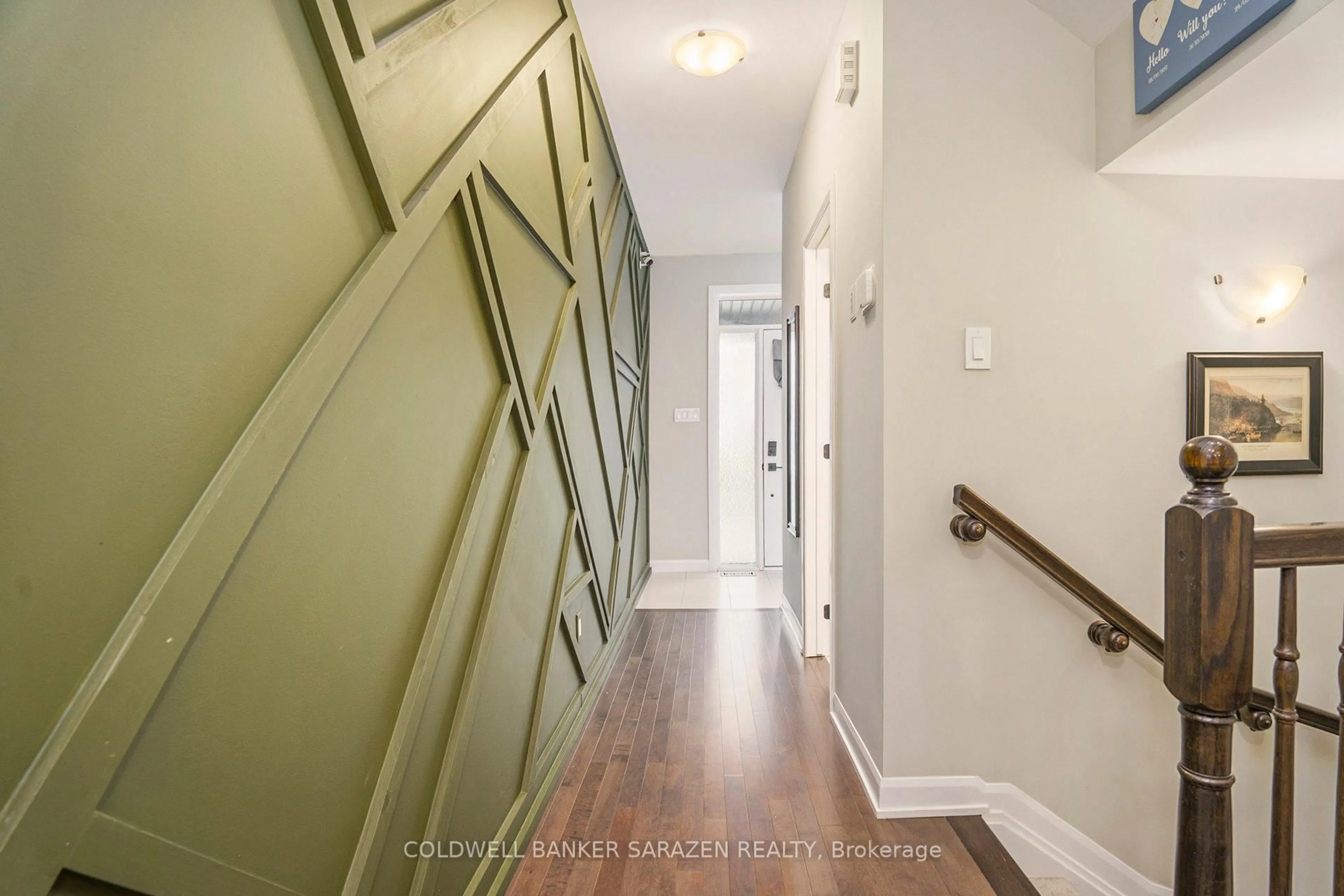 Indoor entryway for 2067 Caltra Cres, Ottawa Ontario K2J 6V5
