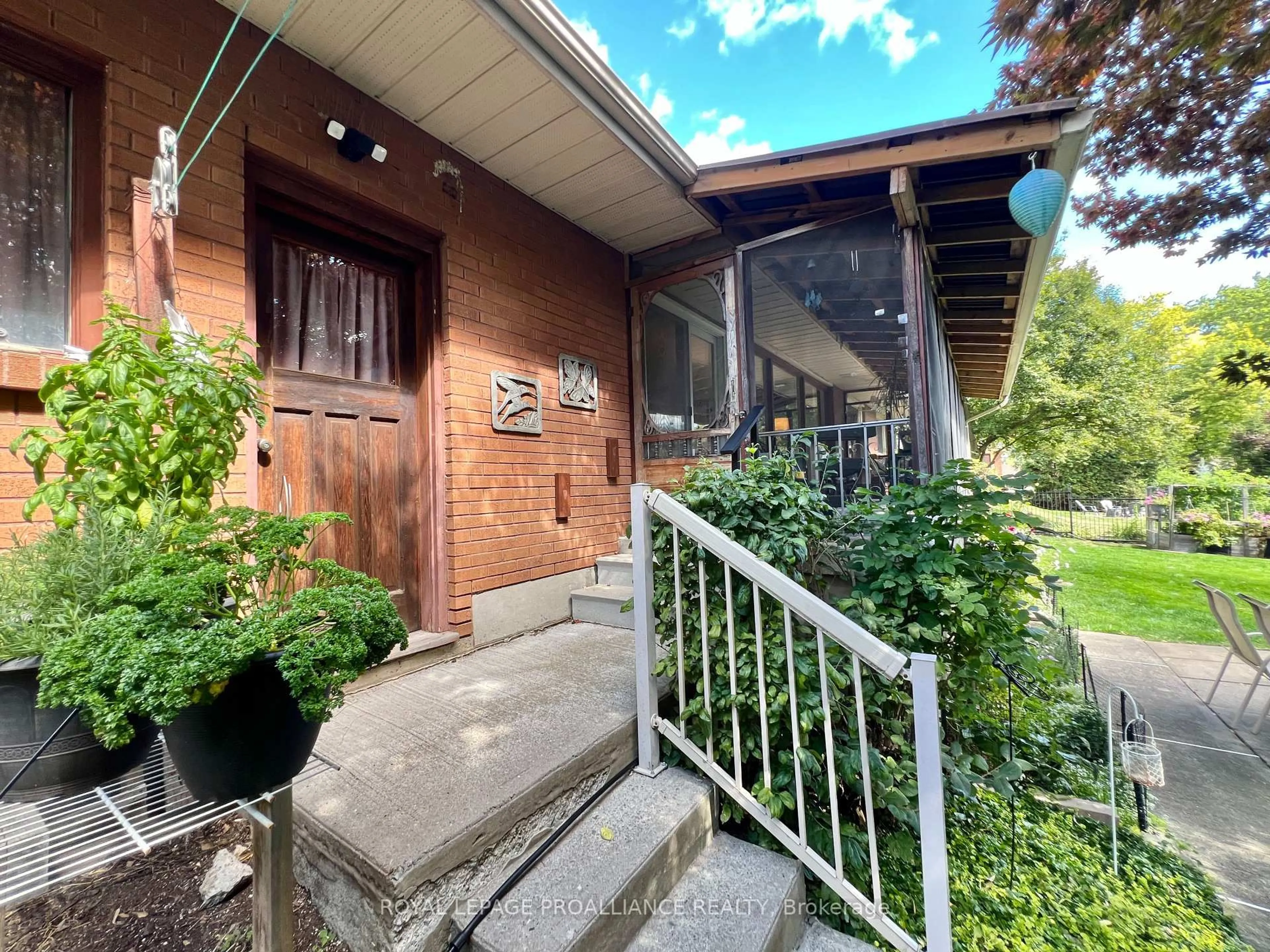 Unknown for 9 Sunset Dr, Belleville Ontario K8N 1Y4