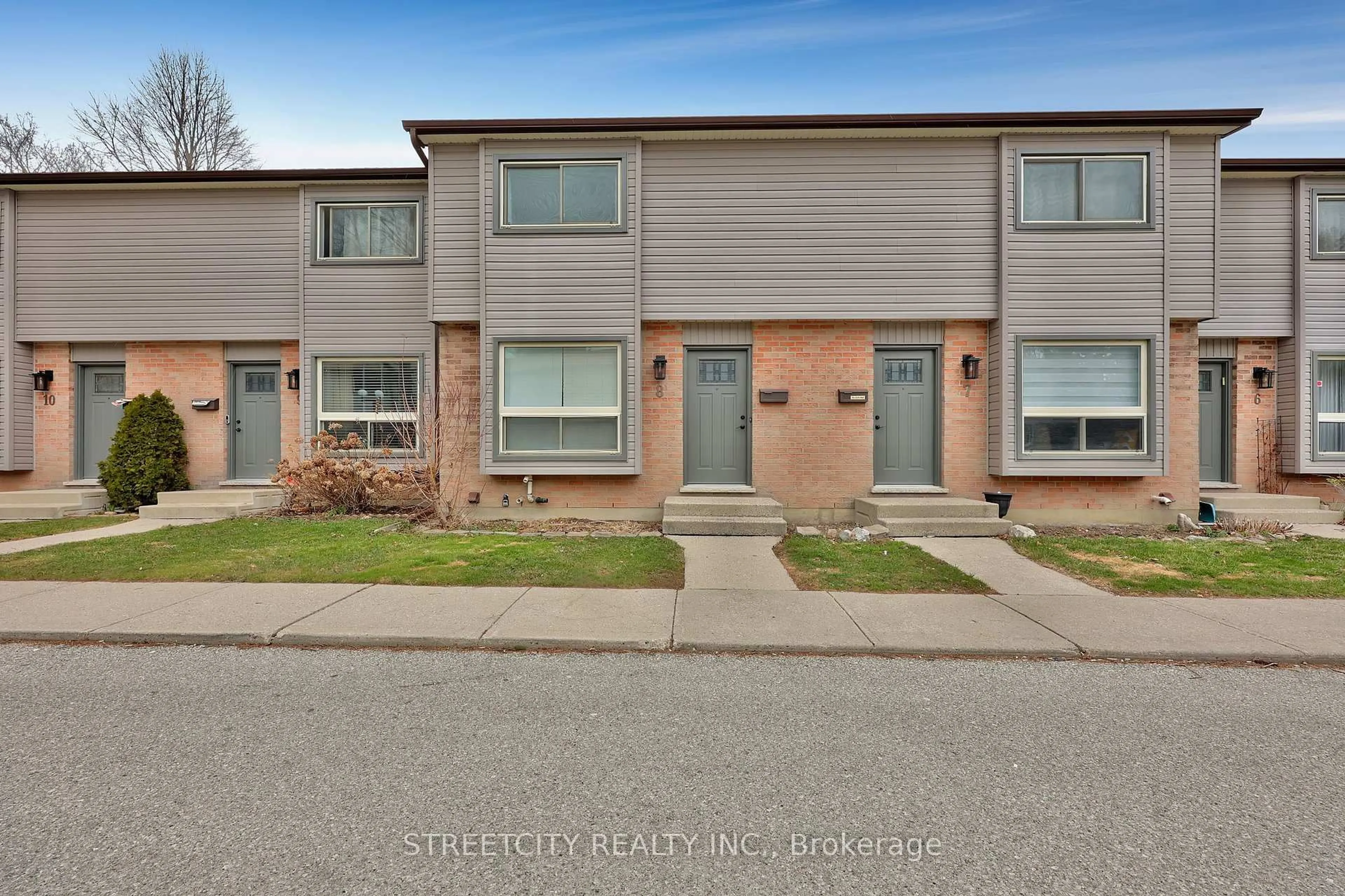 A pic from outside/outdoor area/front of a property/back of a property/a pic from drone, street for 253 Taylor St #8, London East Ontario N5Y 2J6