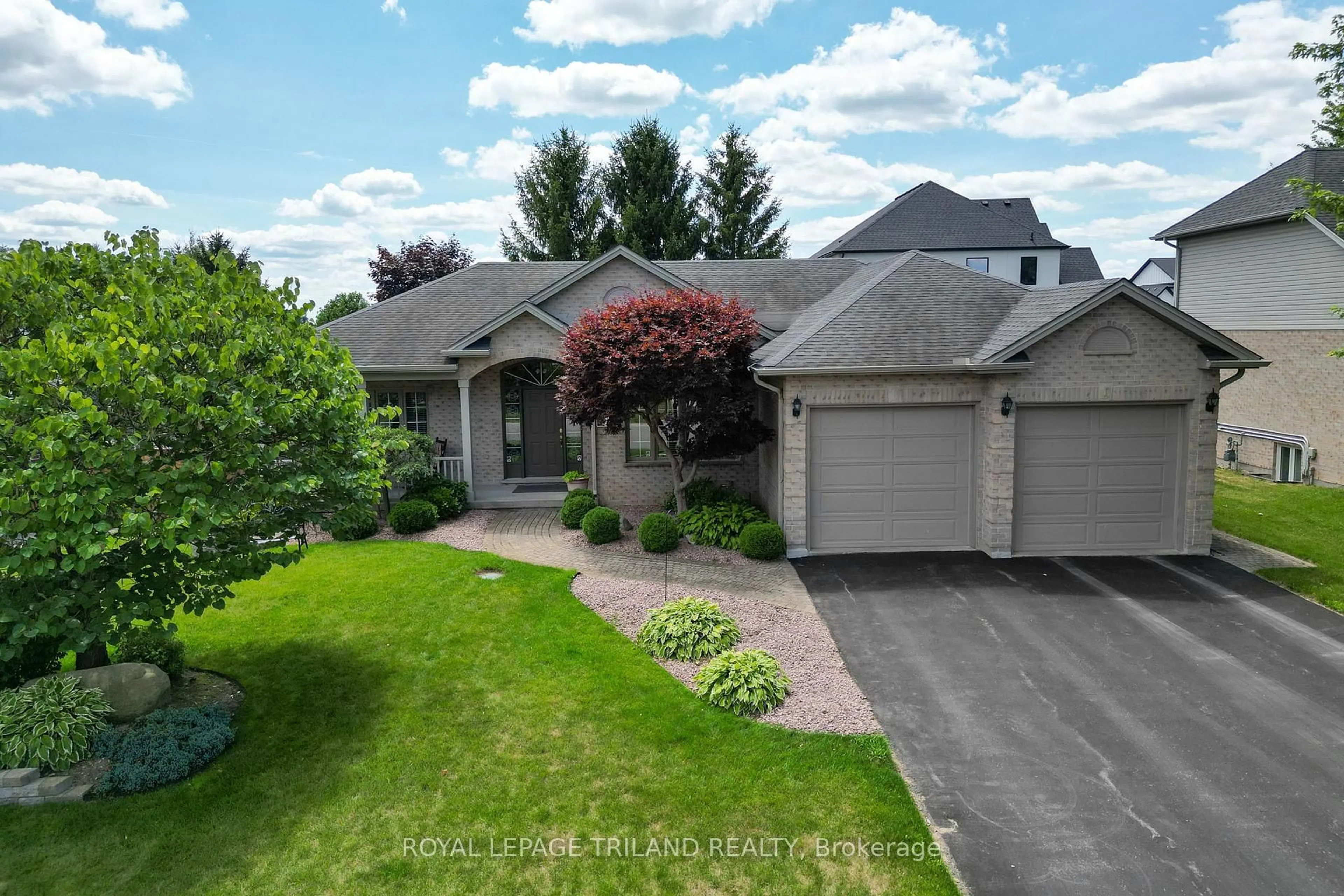 A pic from outside/outdoor area/front of a property/back of a property/a pic from drone, street for 45 Stephen Moore Dr, Middlesex Centre Ontario N0L 1R0