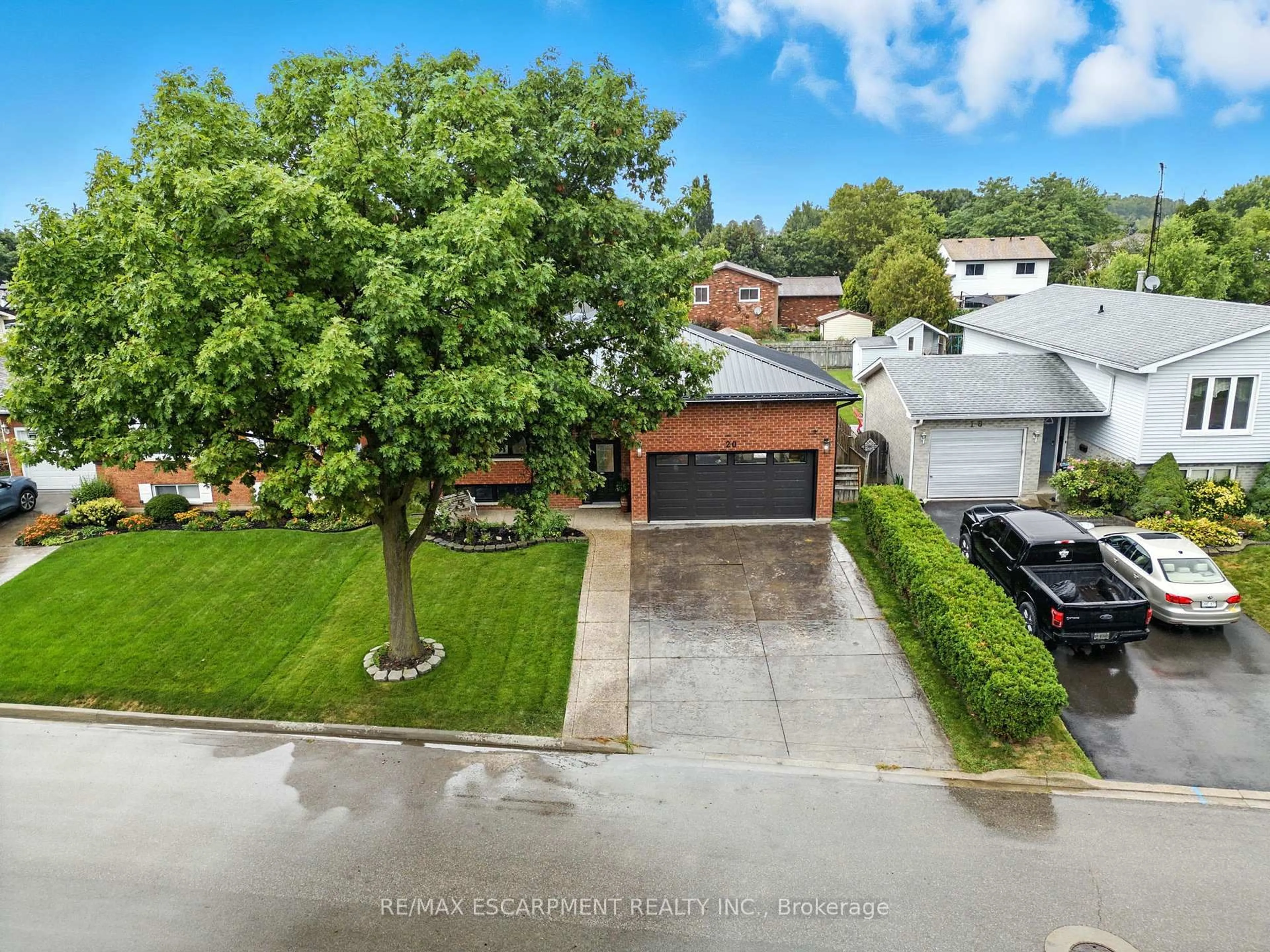 A pic from outside/outdoor area/front of a property/back of a property/a pic from drone, street for 20 Woodfield Ave, Haldimand Ontario N0A 1A0
