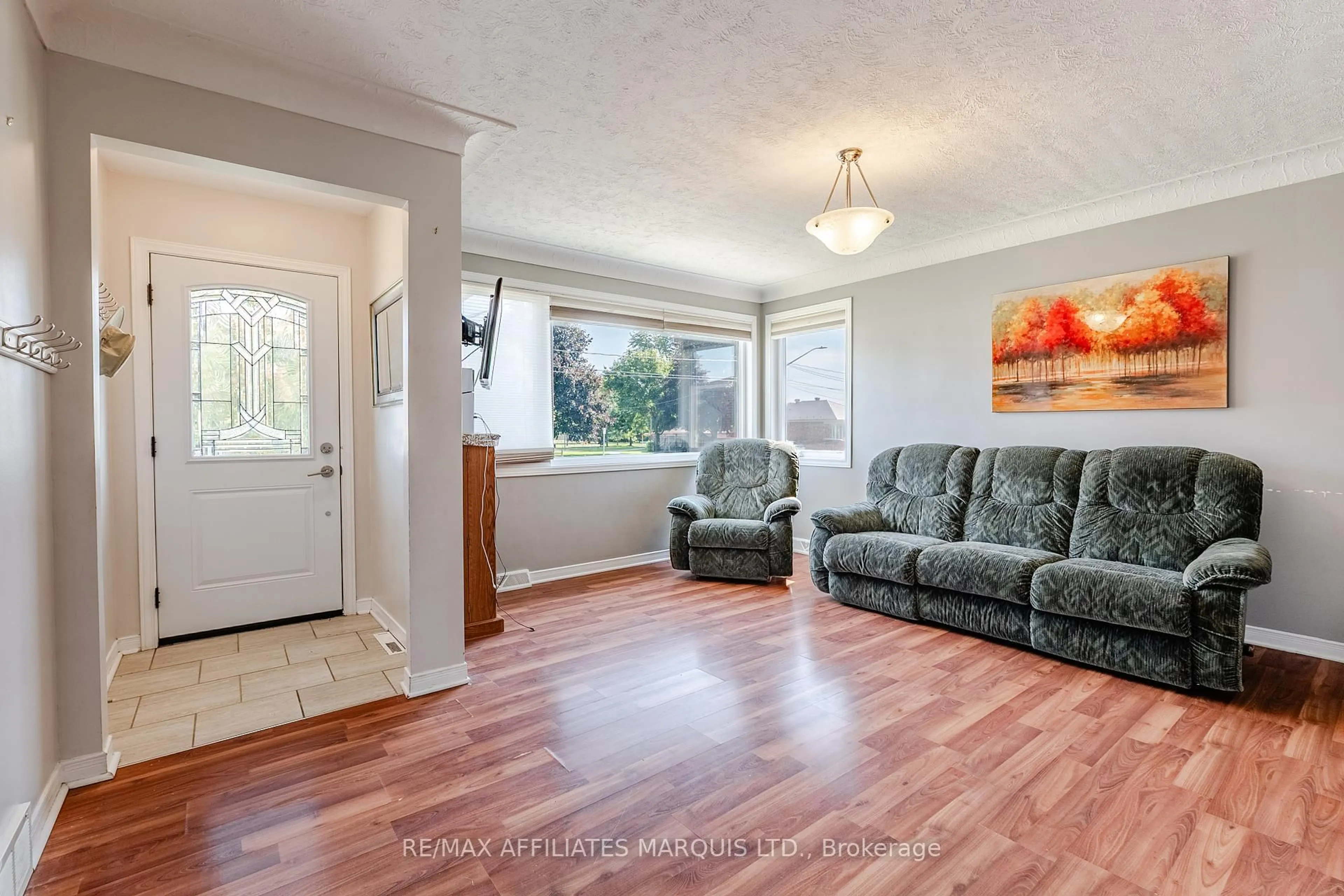 Unknown for 613 Carleton St, Cornwall Ontario K6H 4Y4